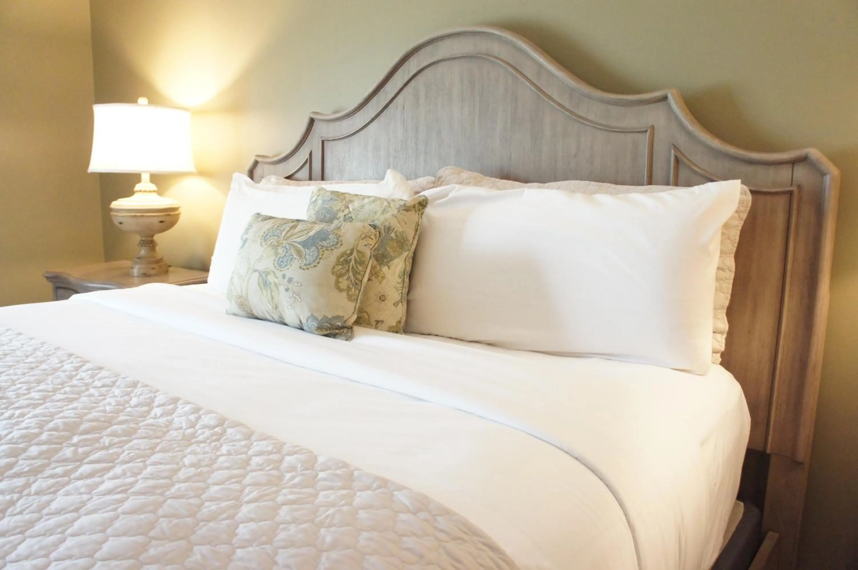 Bed in Magnolia Creek Lodge