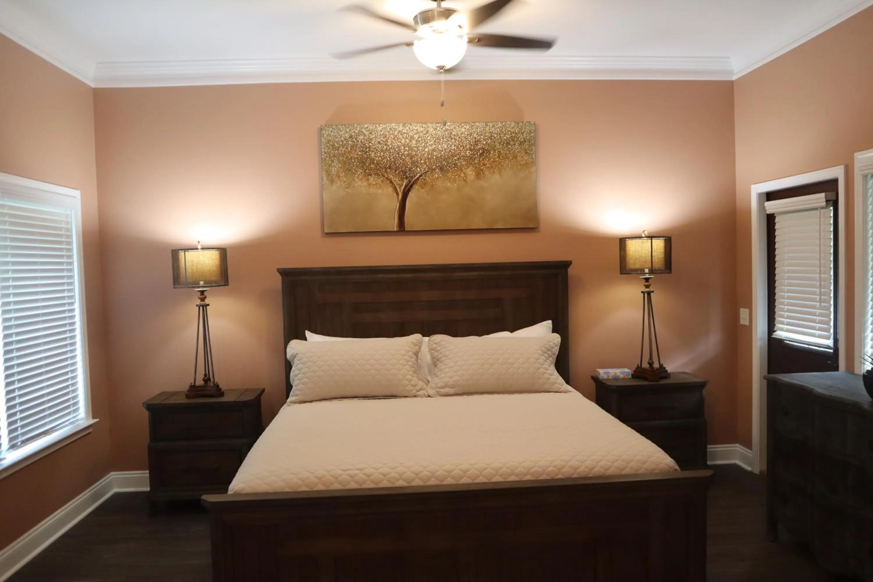 Bedroom, Bed in Magnolia Creek Lodge