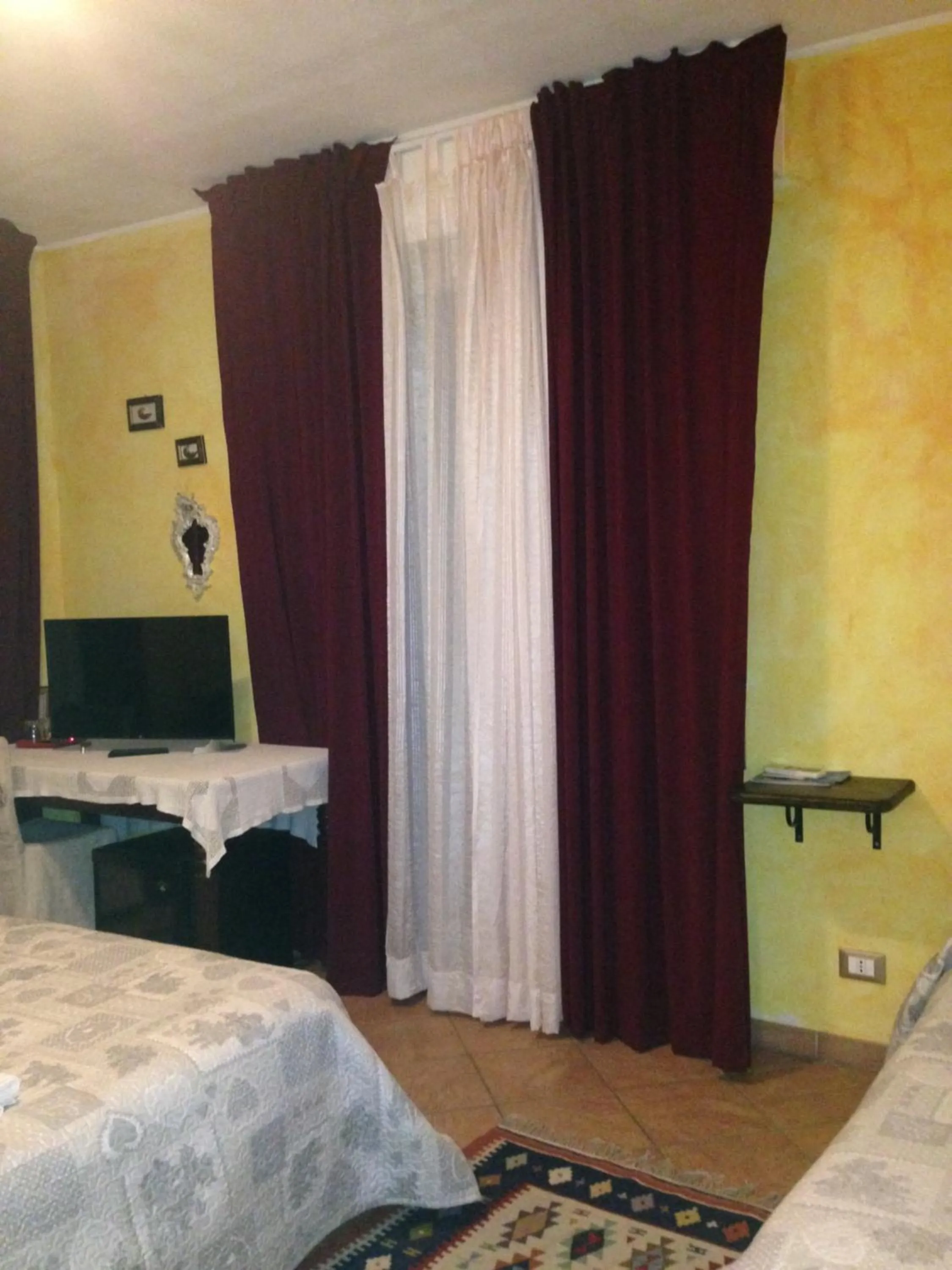 TV/Entertainment Center in B&B Amici Miei