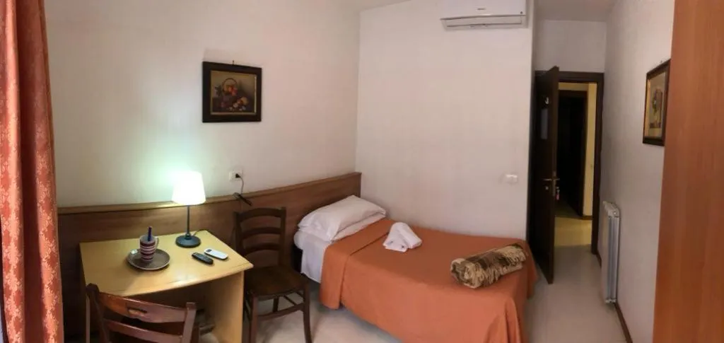 Bed in Hotel Bolognese