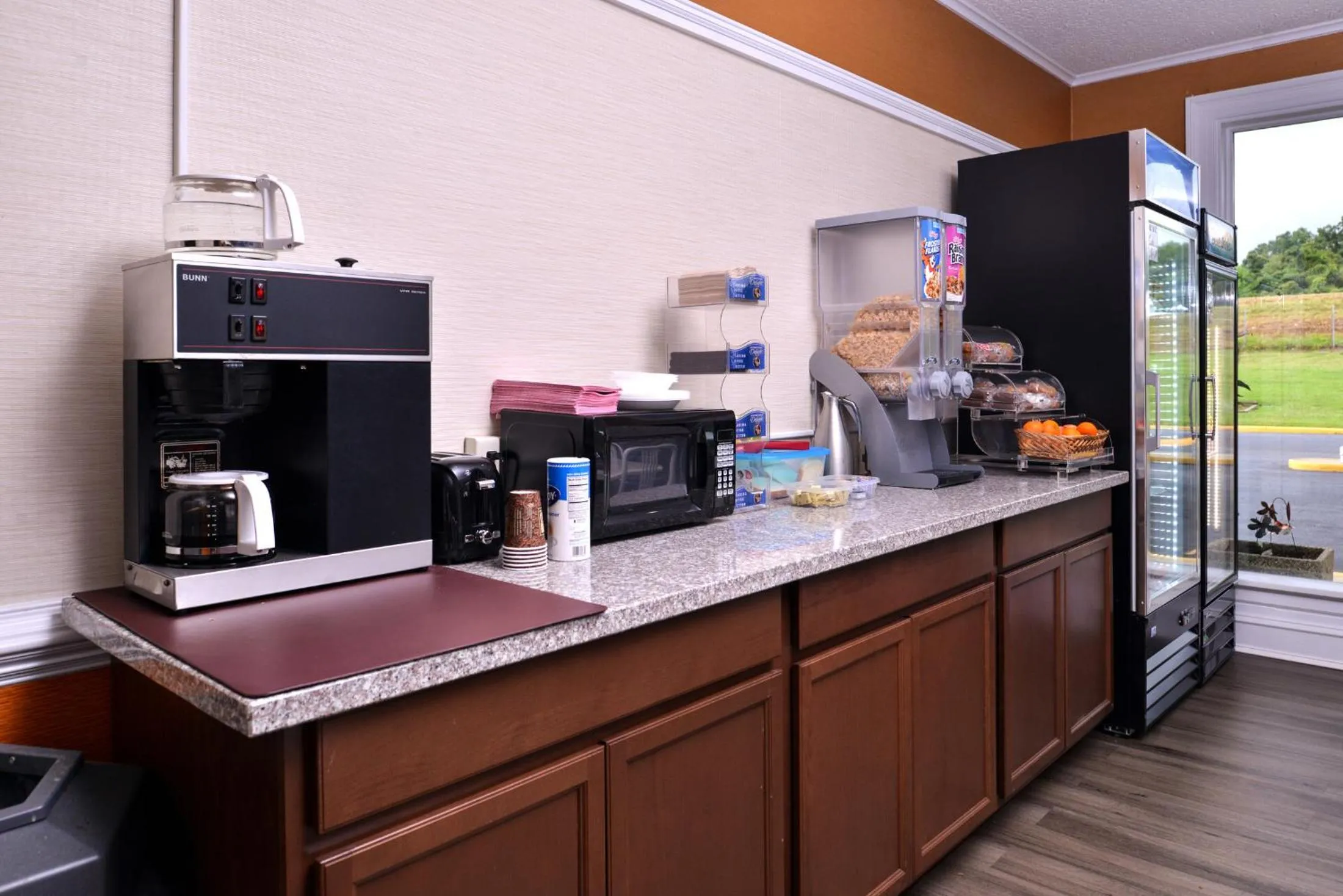 Coffee/tea facilities in Americas Best Value Inn Richmond South