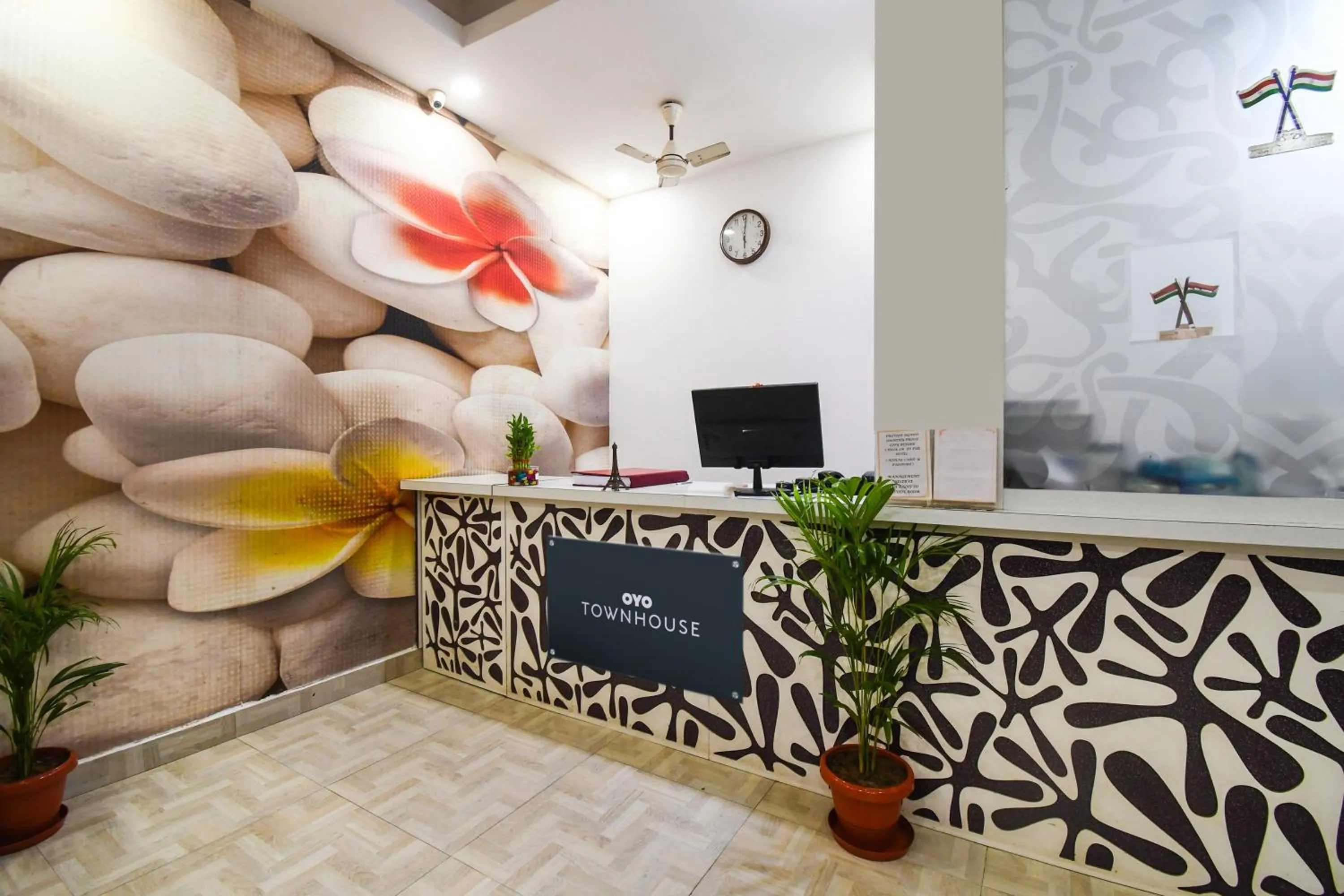 Lobby or reception in Townhouse Best Inn