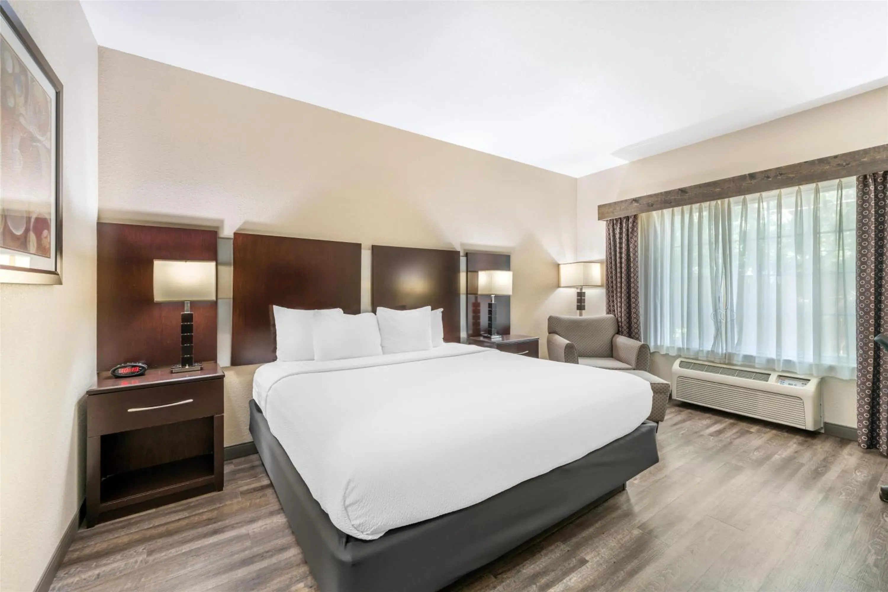 Bedroom, Bed in Best Western Plus Eastgate Inn & Suites