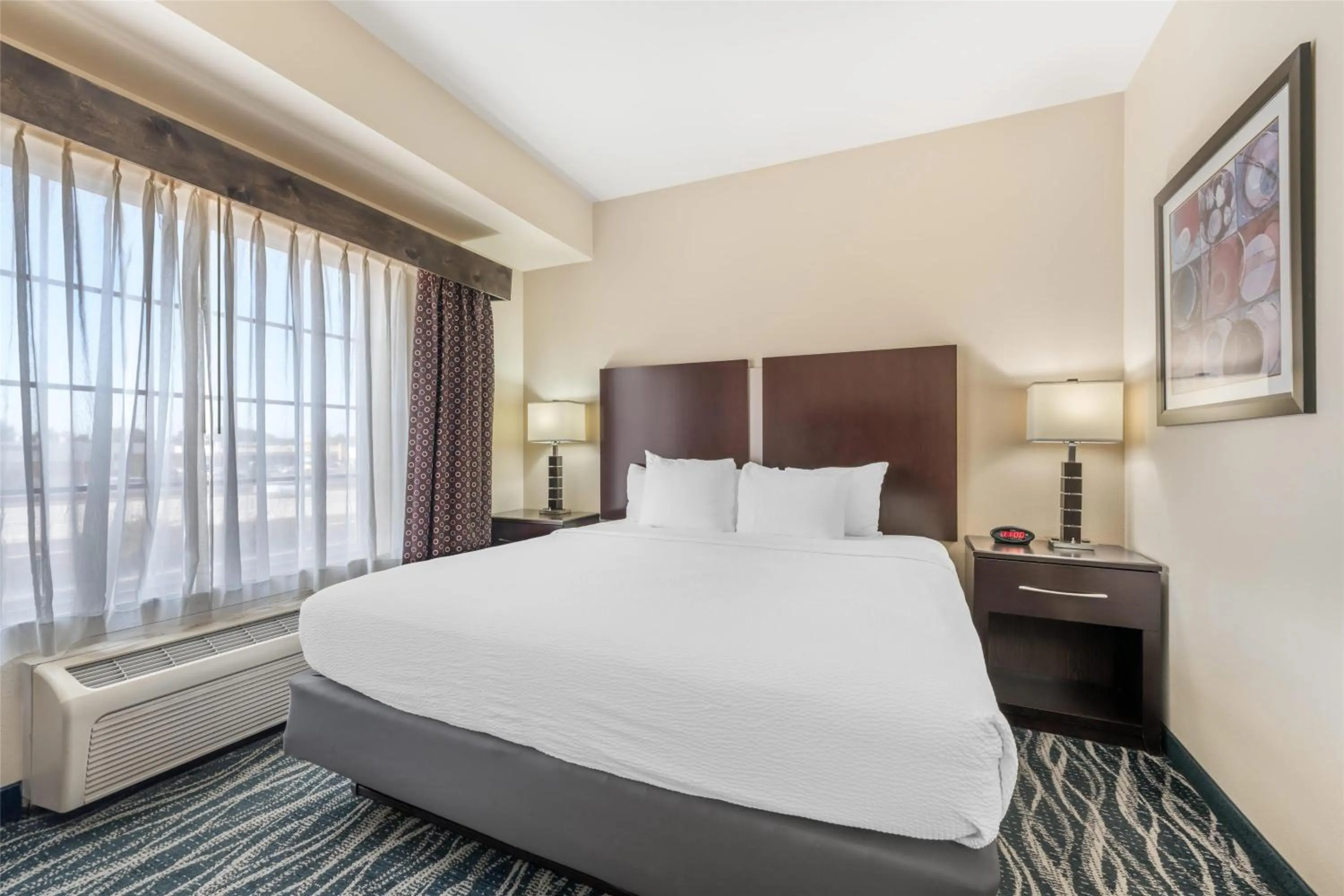 Photo of the whole room, Bed in Best Western Plus Eastgate Inn & Suites