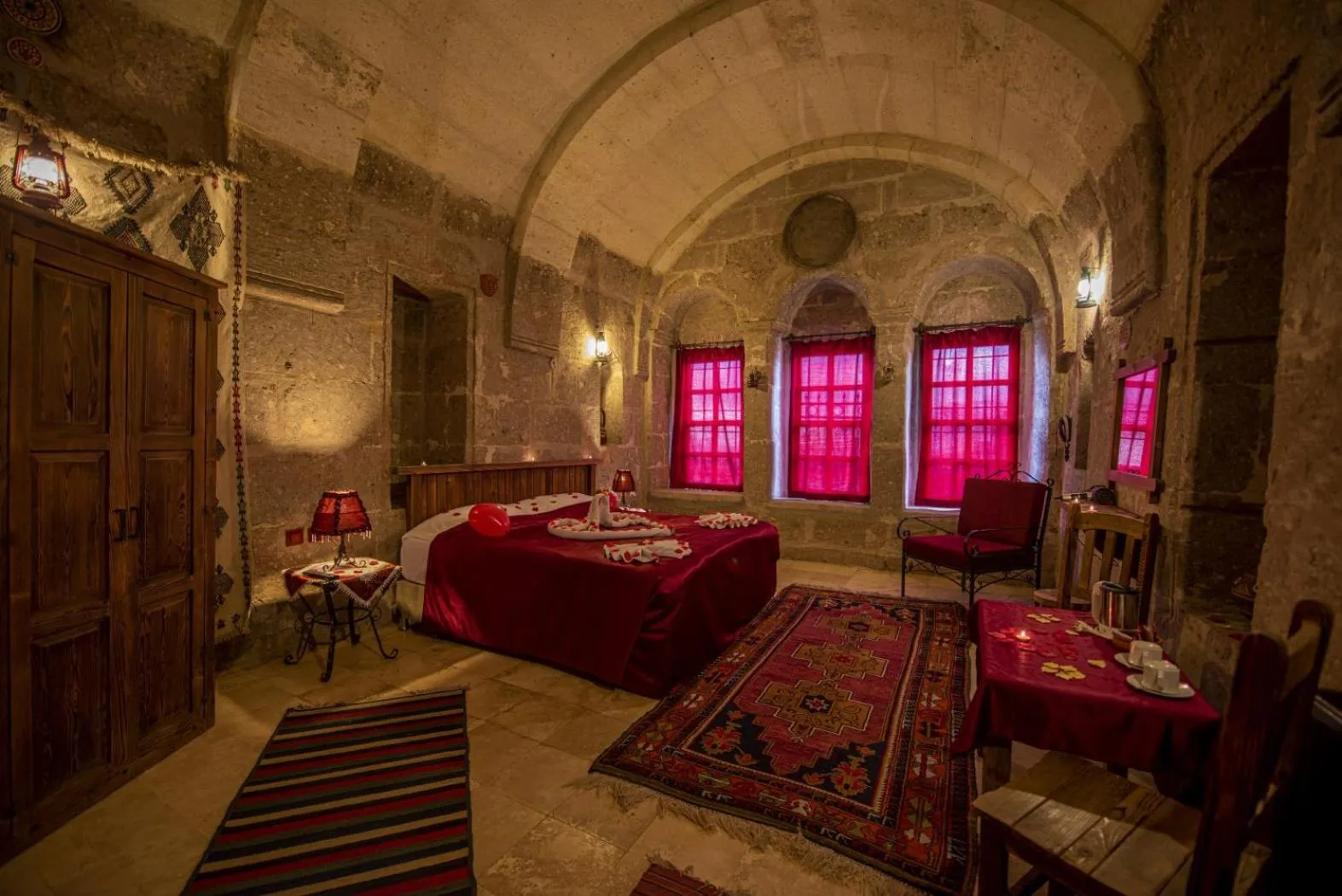 Photo of the whole room, Bed in Kapadokya Ihlara Konaklari & Caves