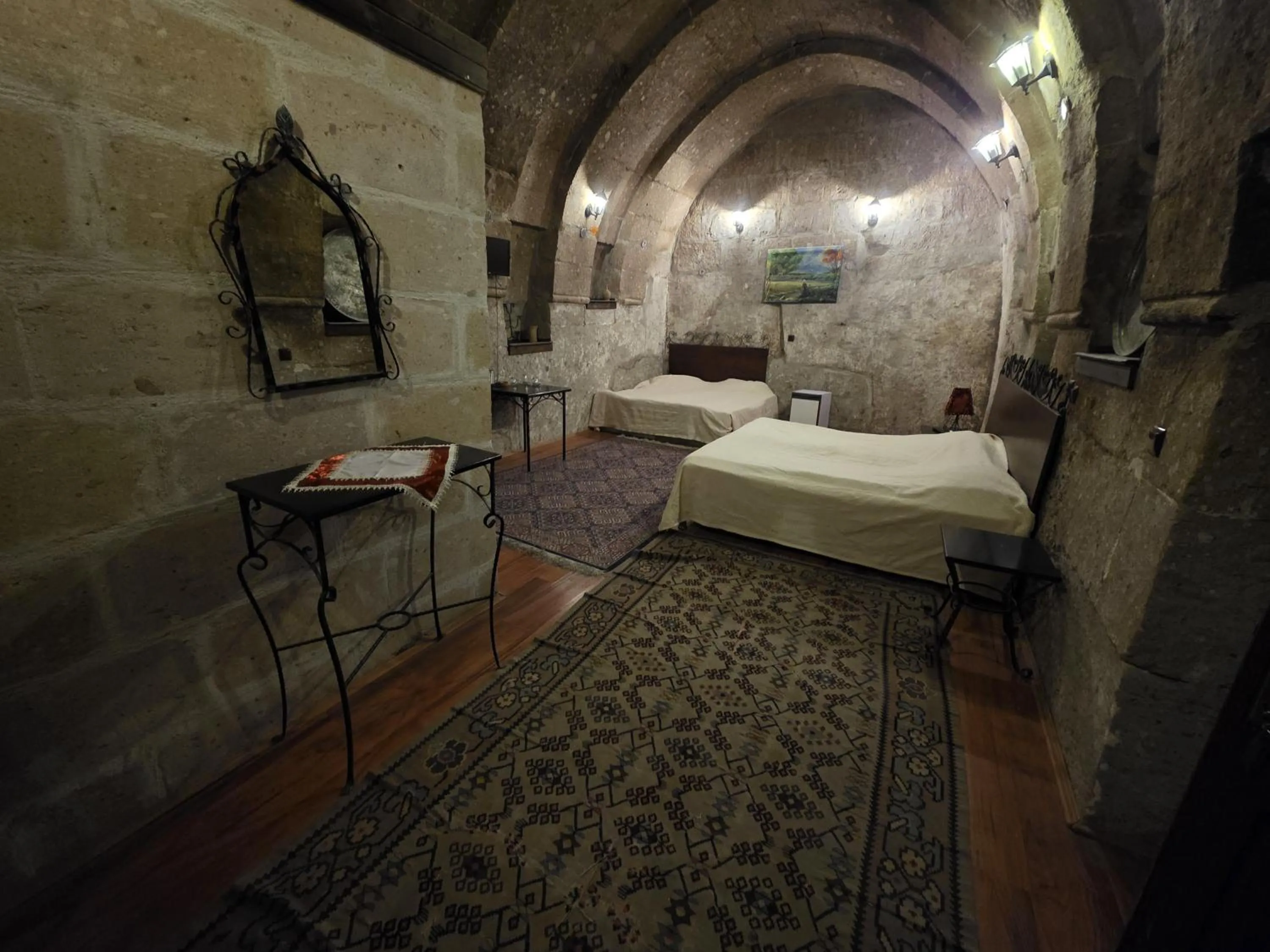 Photo of the whole room, Bed in Kapadokya Ihlara Konaklari & Caves