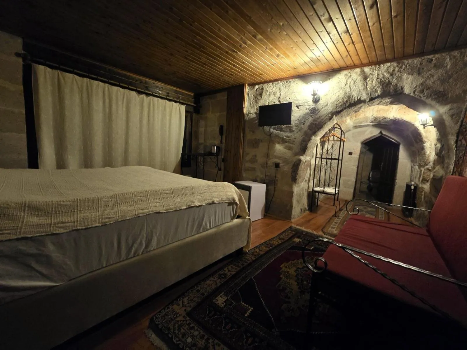 Photo of the whole room, Bed in Kapadokya Ihlara Konaklari & Caves