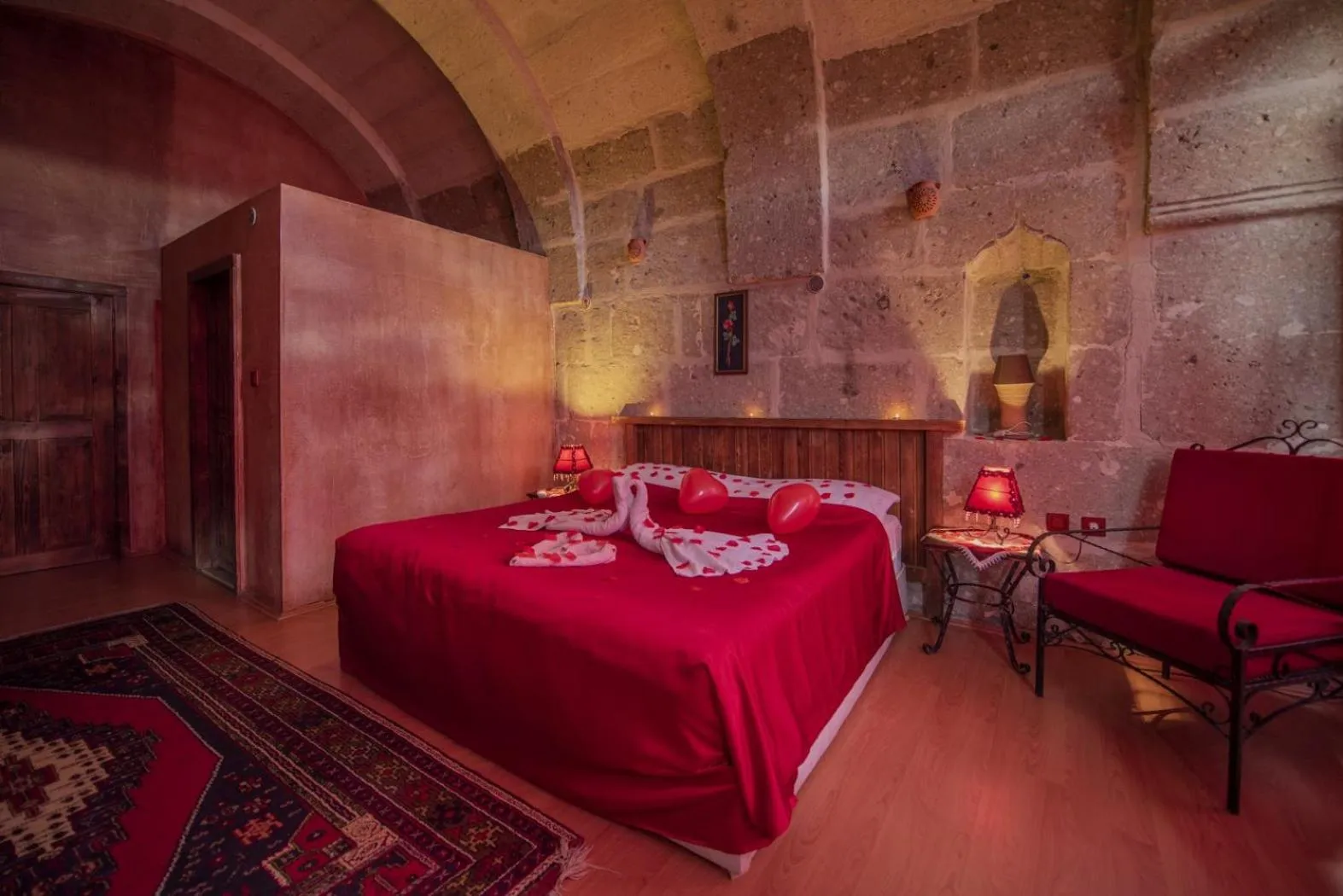 Photo of the whole room, Bed in Kapadokya Ihlara Konaklari & Caves