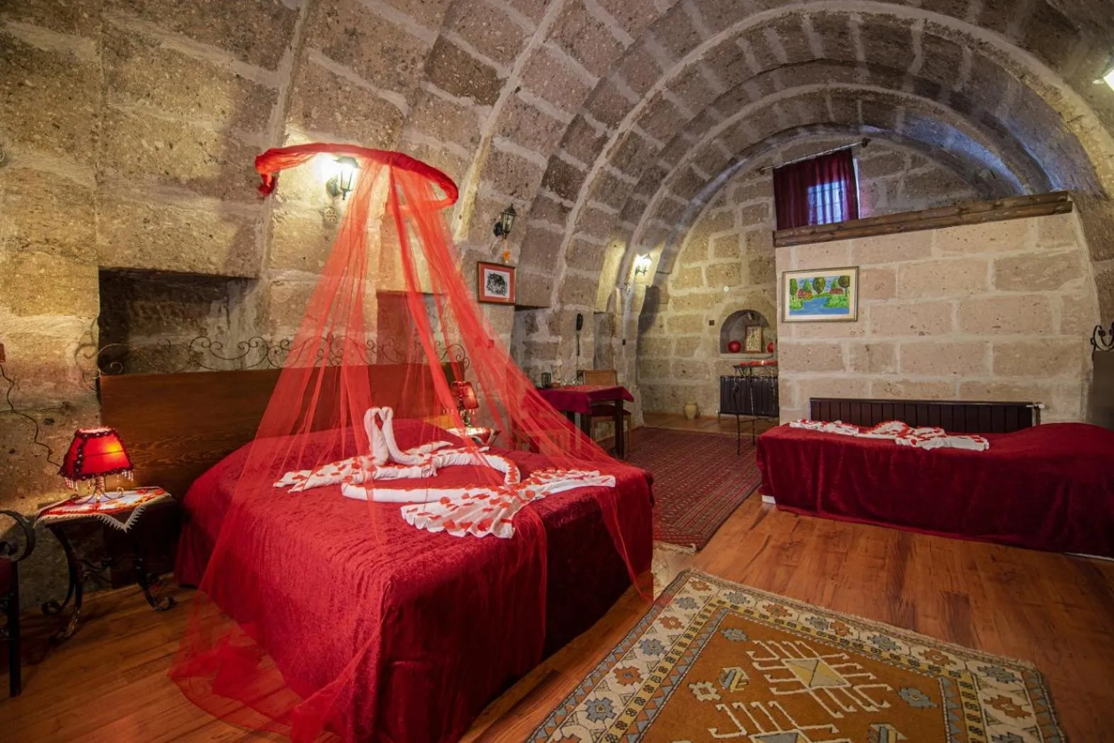 Photo of the whole room, Bed in Kapadokya Ihlara Konaklari & Caves