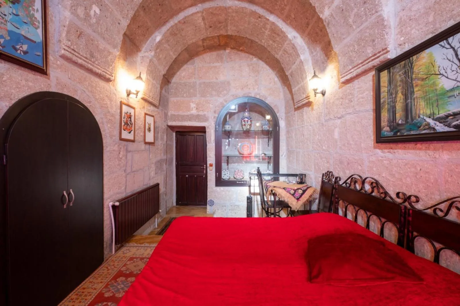 Photo of the whole room, Bed in Kapadokya Ihlara Konaklari & Caves