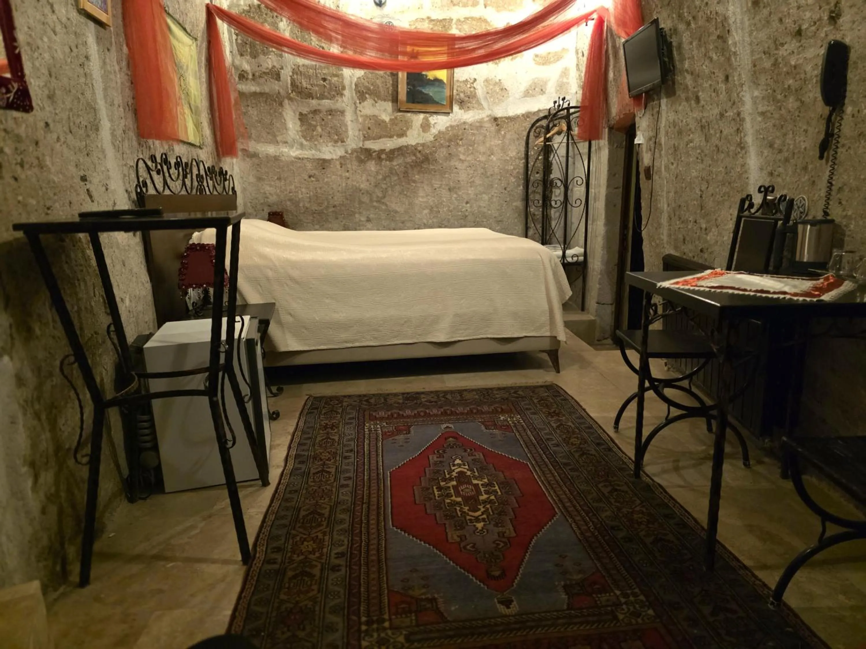 Photo of the whole room, Bed in Kapadokya Ihlara Konaklari & Caves