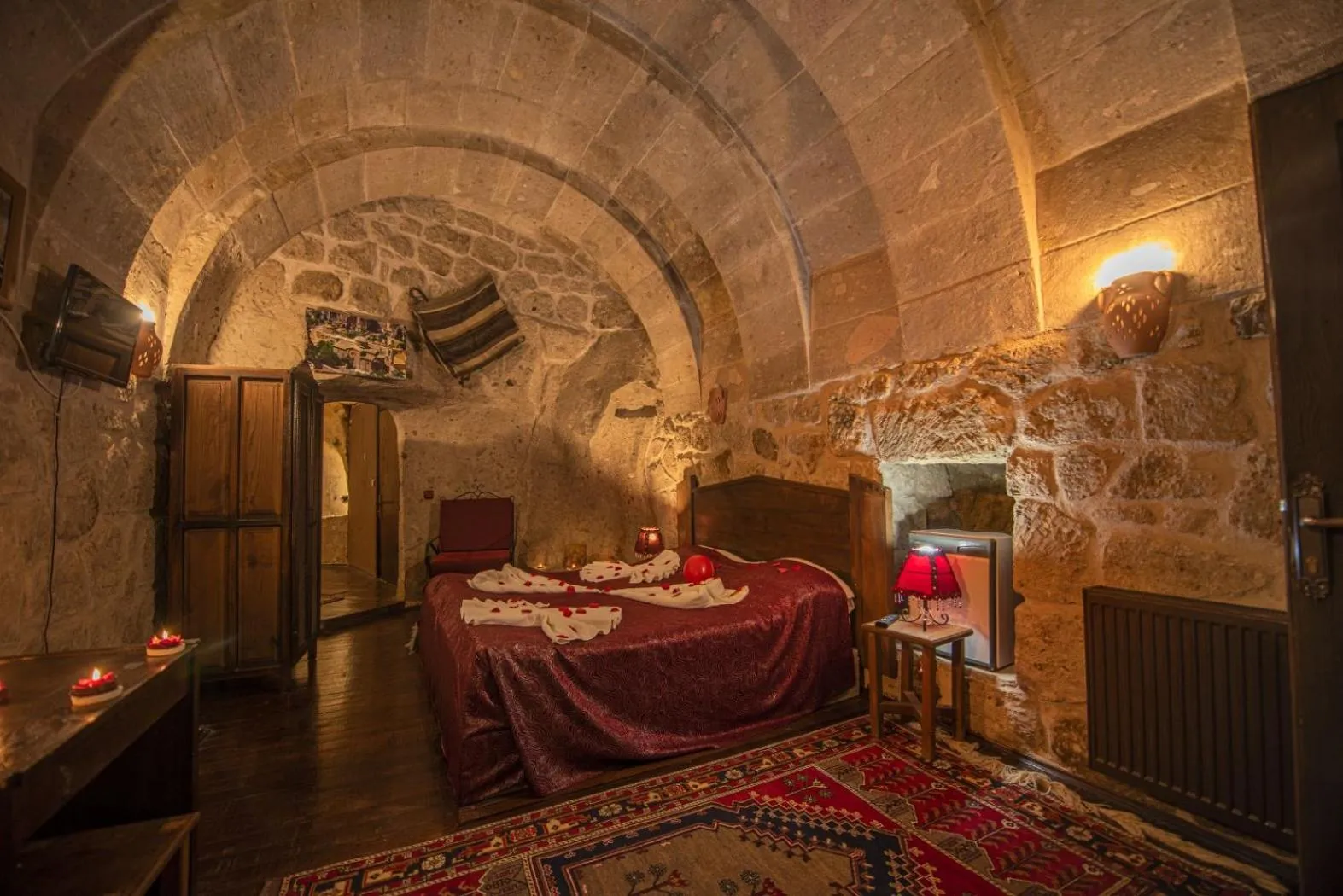 Photo of the whole room, Bed in Kapadokya Ihlara Konaklari & Caves