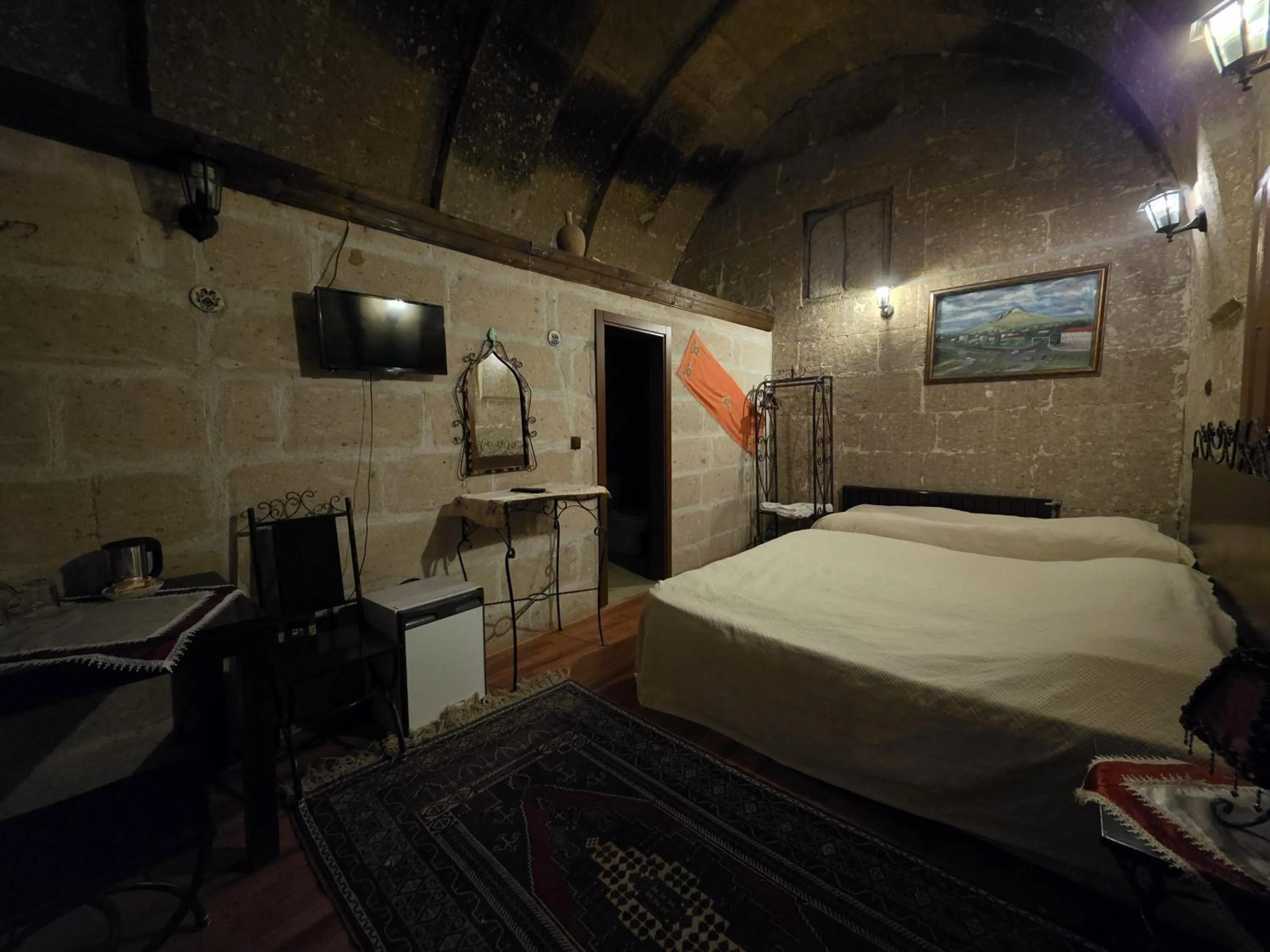 Photo of the whole room, Bed in Kapadokya Ihlara Konaklari & Caves