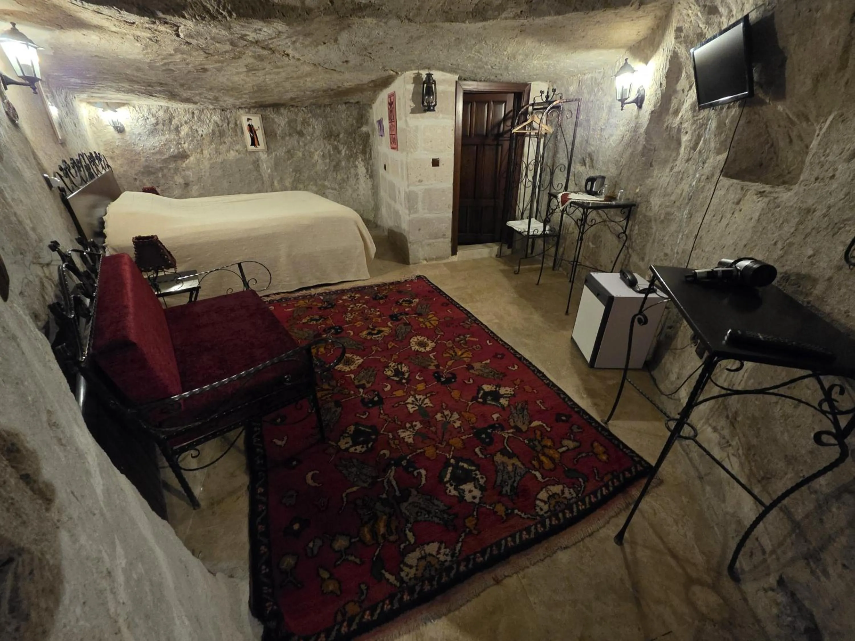 Photo of the whole room, Bed in Kapadokya Ihlara Konaklari & Caves