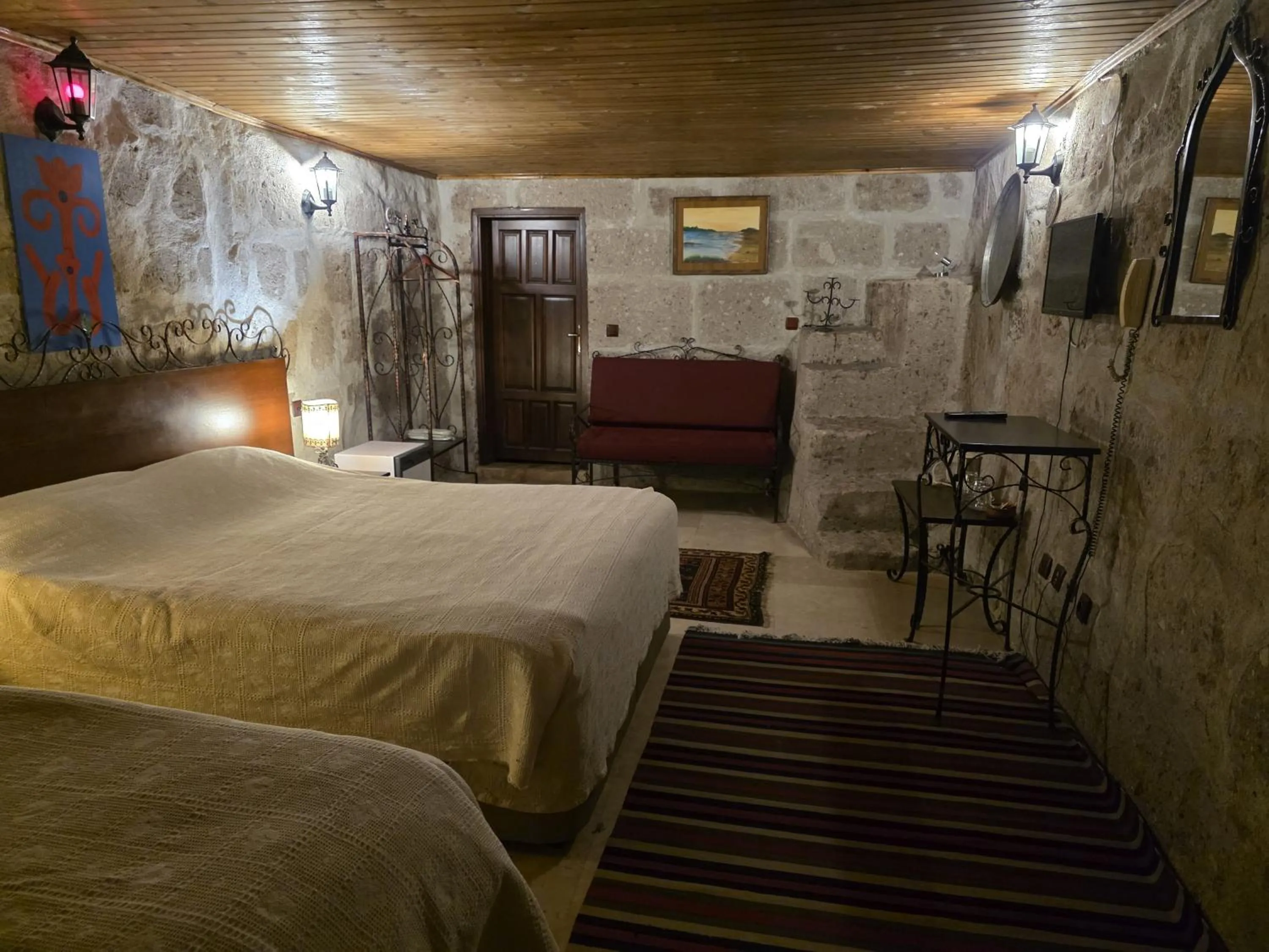 Photo of the whole room, Bed in Kapadokya Ihlara Konaklari & Caves