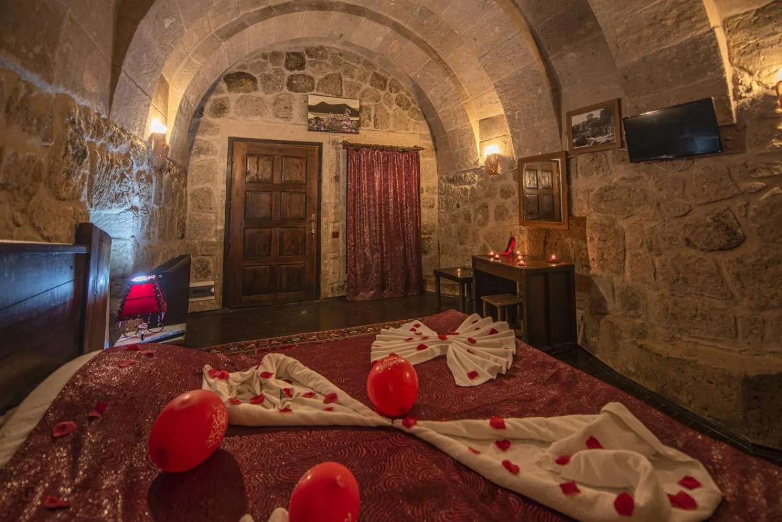 Photo of the whole room, Bed in Kapadokya Ihlara Konaklari & Caves