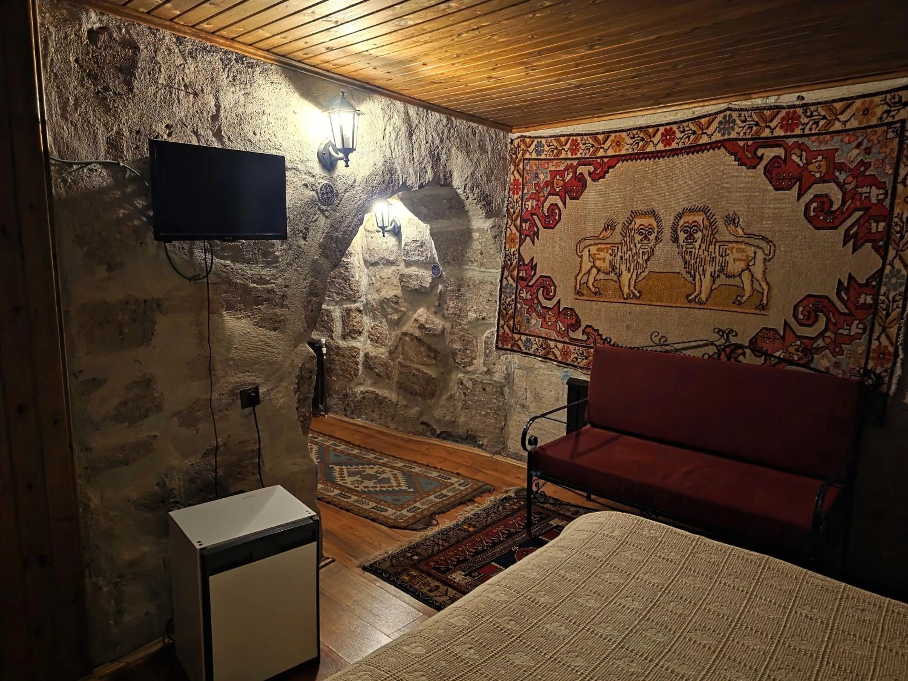 Photo of the whole room, Bed in Kapadokya Ihlara Konaklari & Caves