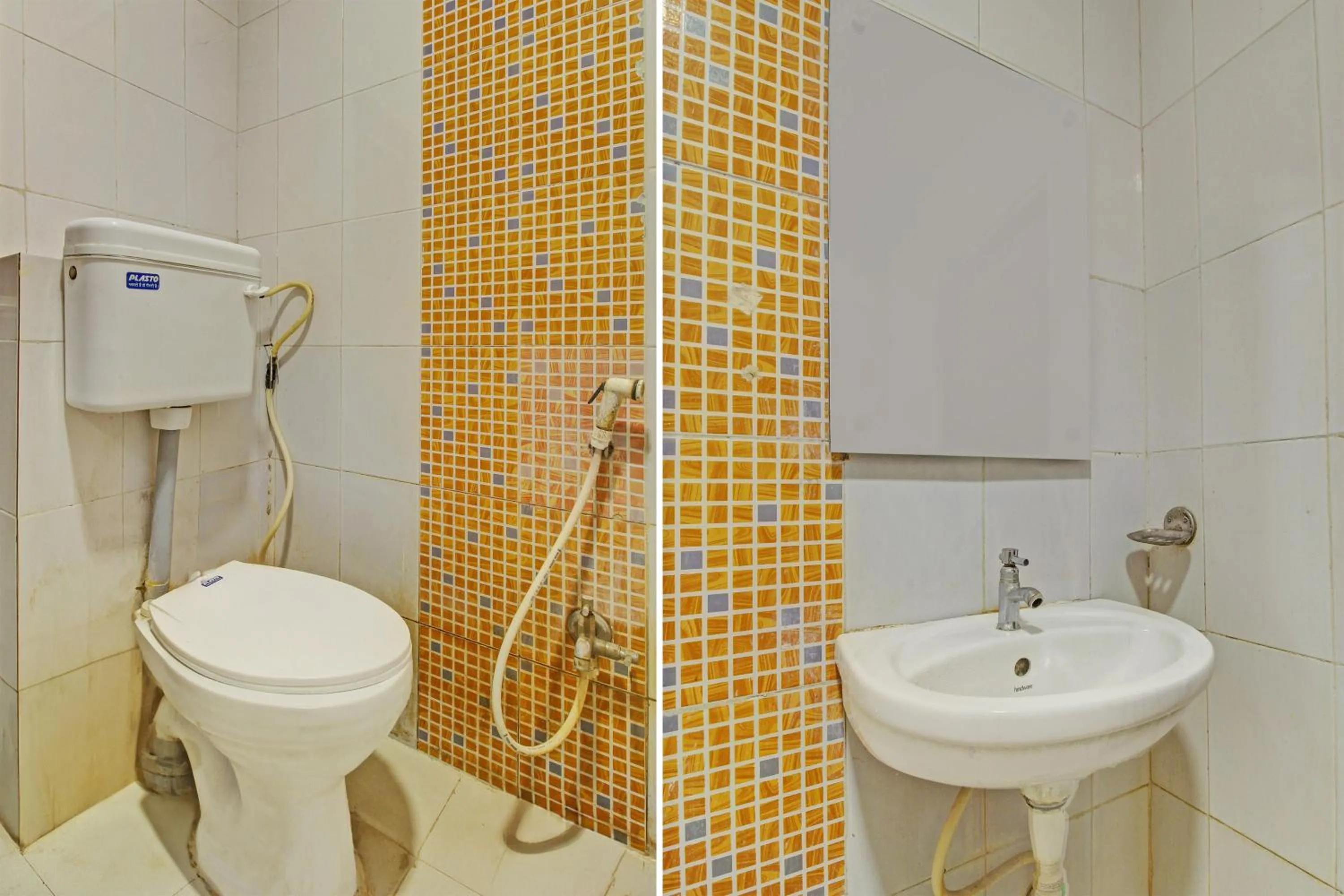Bathroom in Hotel O Ruma Near Nampally Railway Station