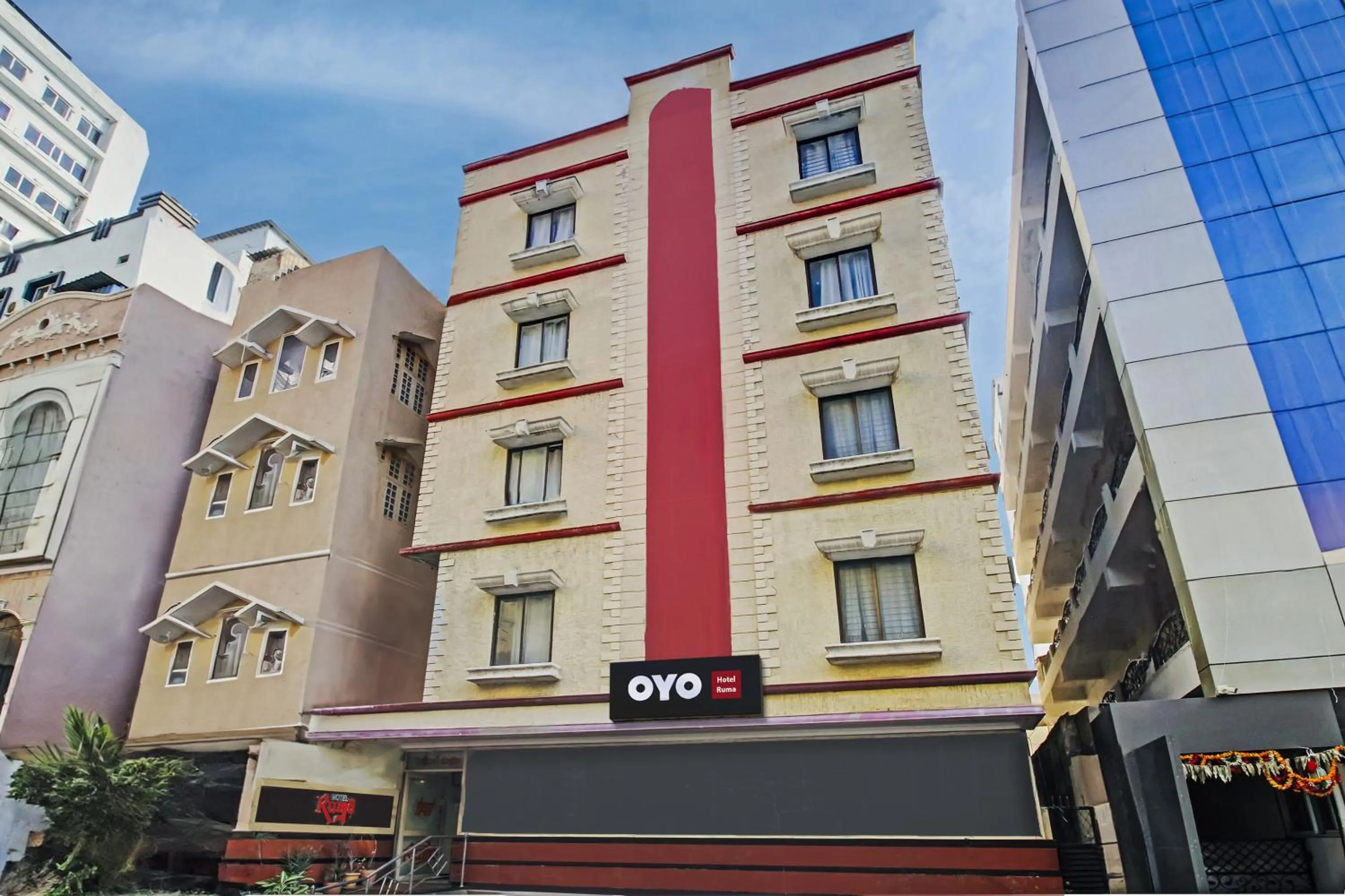 Facade/entrance in Hotel O Ruma Near Nampally Railway Station