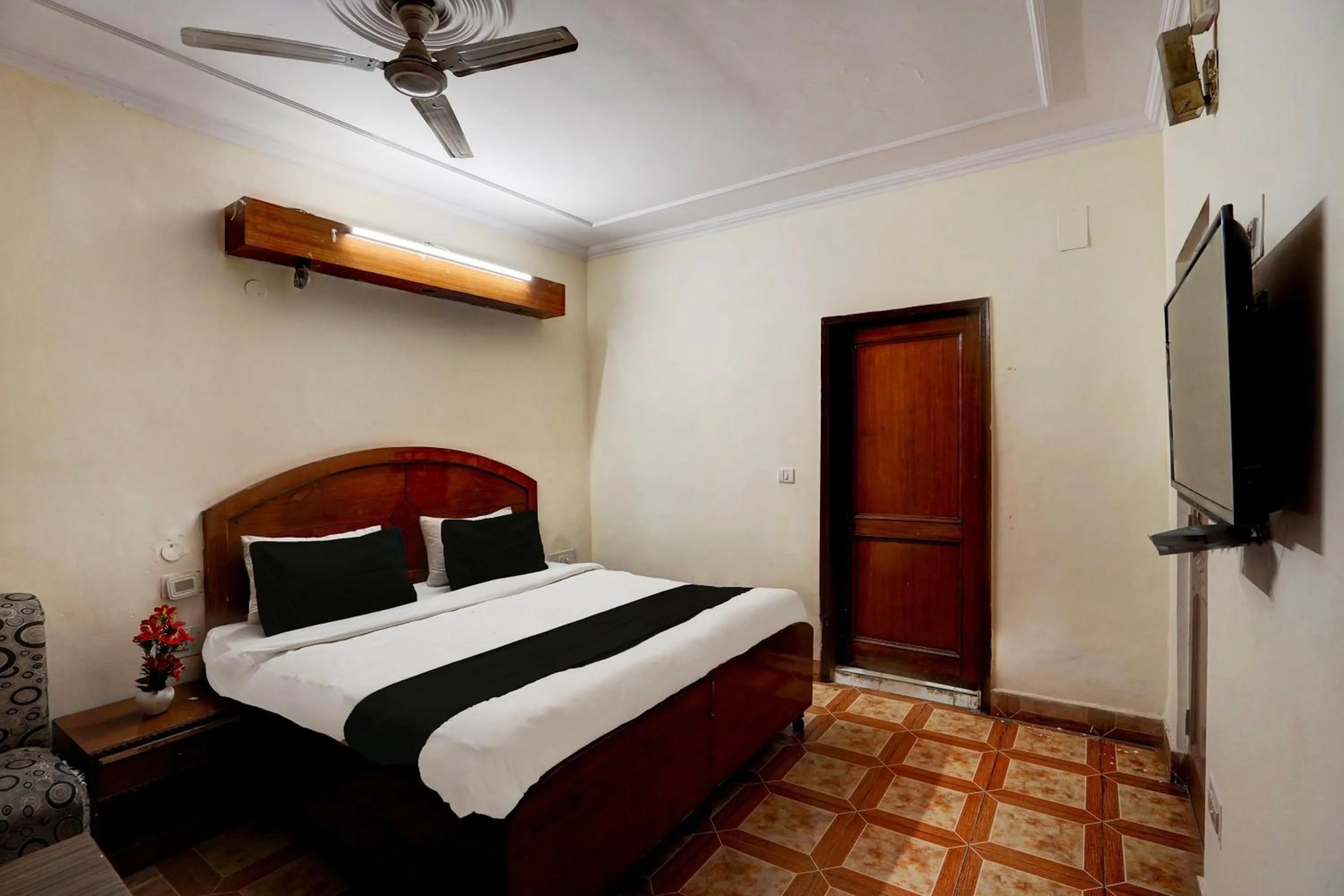 Bedroom, Bed in Townhouse DSR Classic