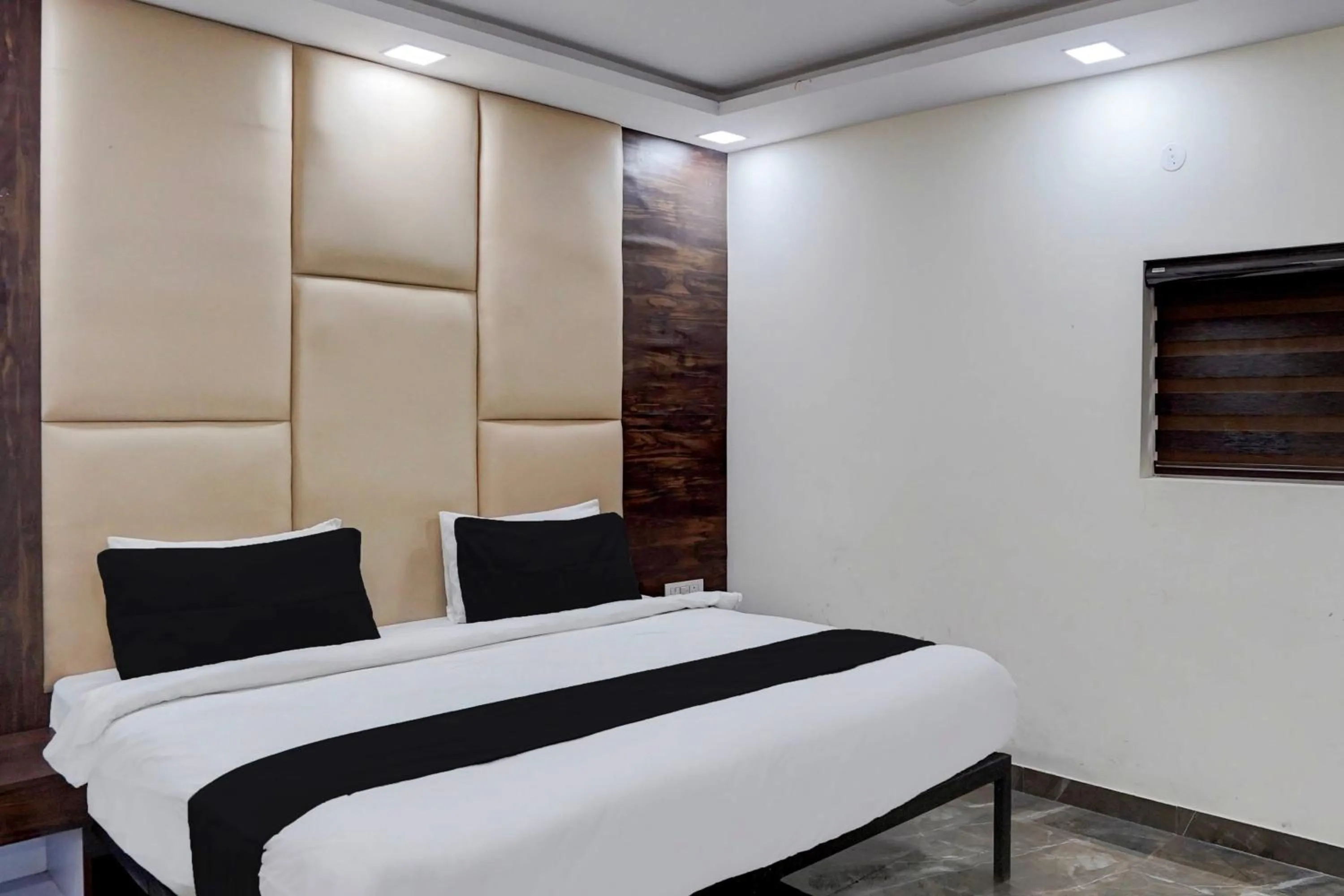 Bedroom, Bed in Townhouse DSR Classic