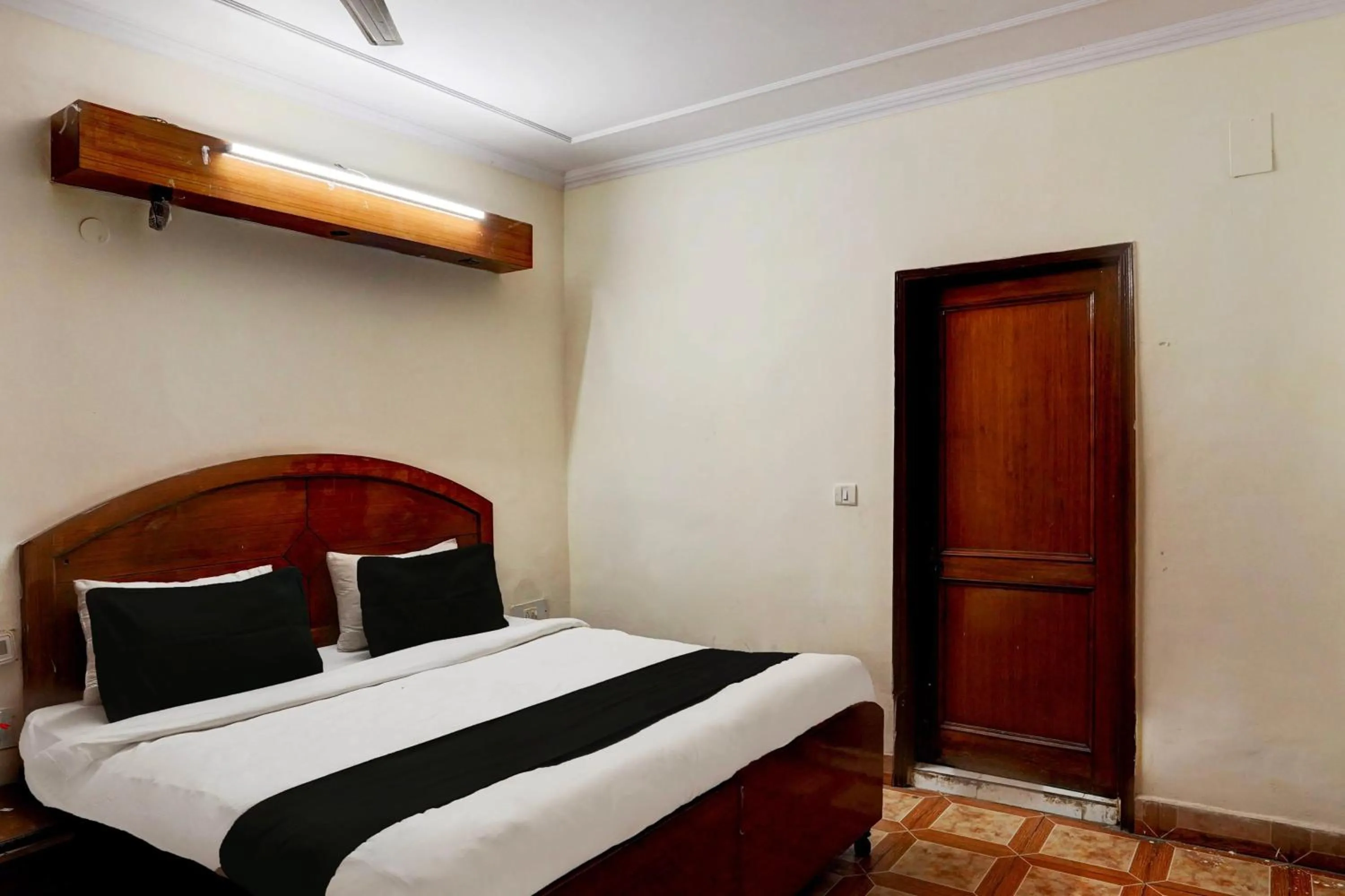 Bedroom, Bed in Townhouse DSR Classic