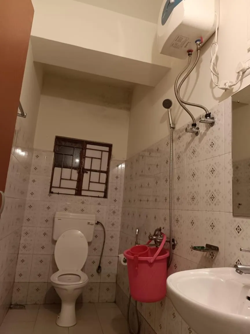 Bathroom in Hotel Travellers INN