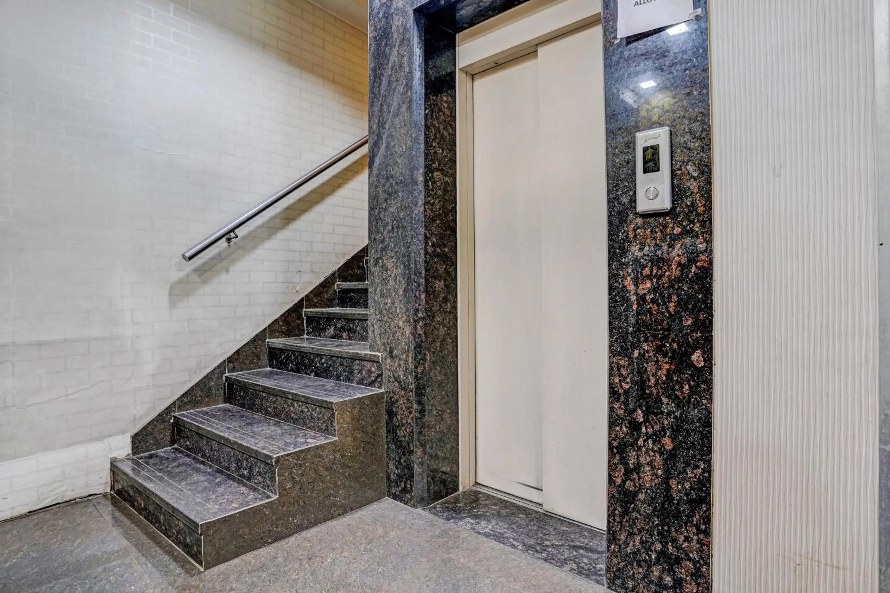 Lobby or reception in Hotel O Lotus Residency Near Anand Nagar Metro Station