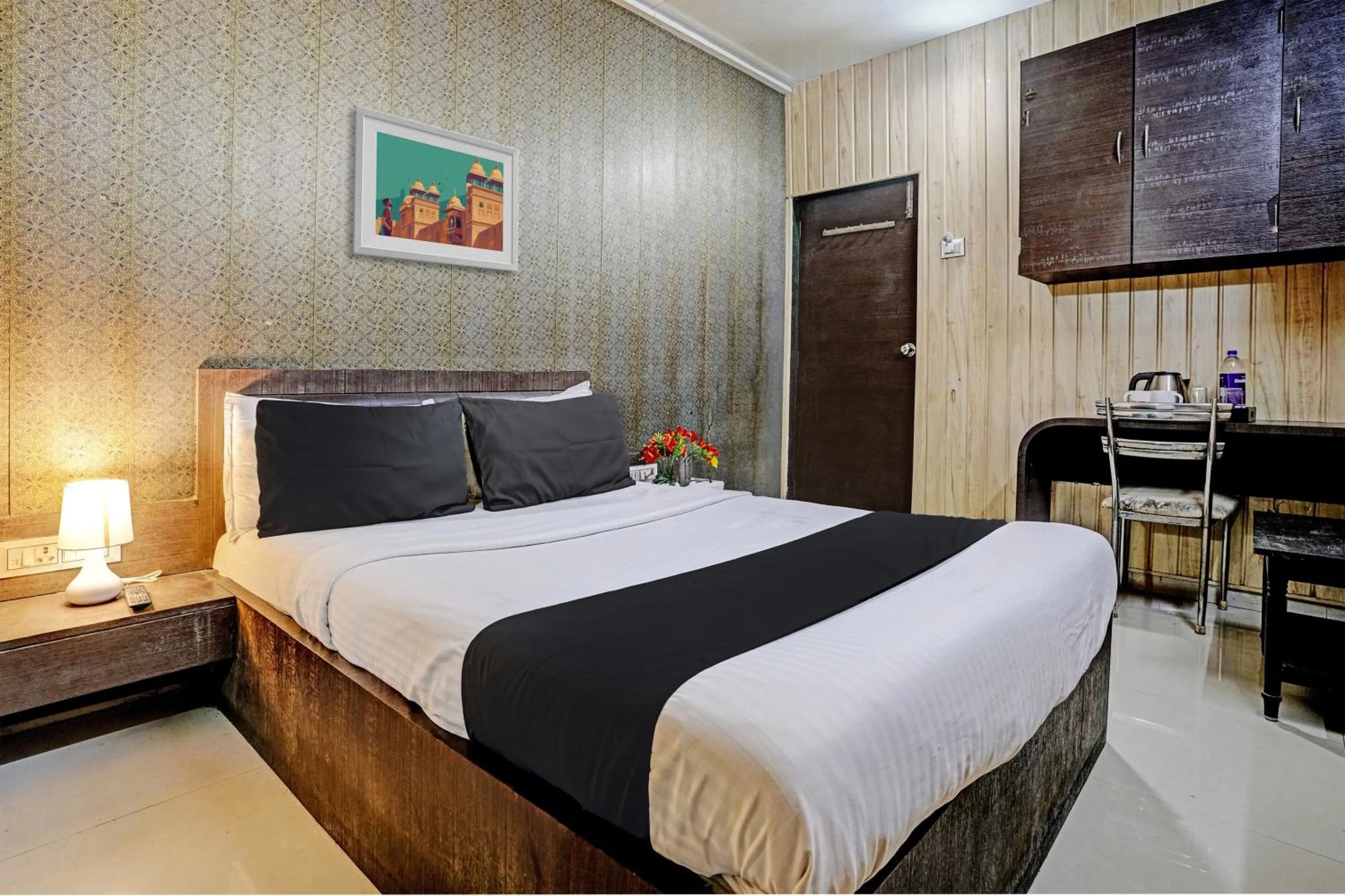 Bedroom in Hotel O Lotus Residency Near Anand Nagar Metro Station