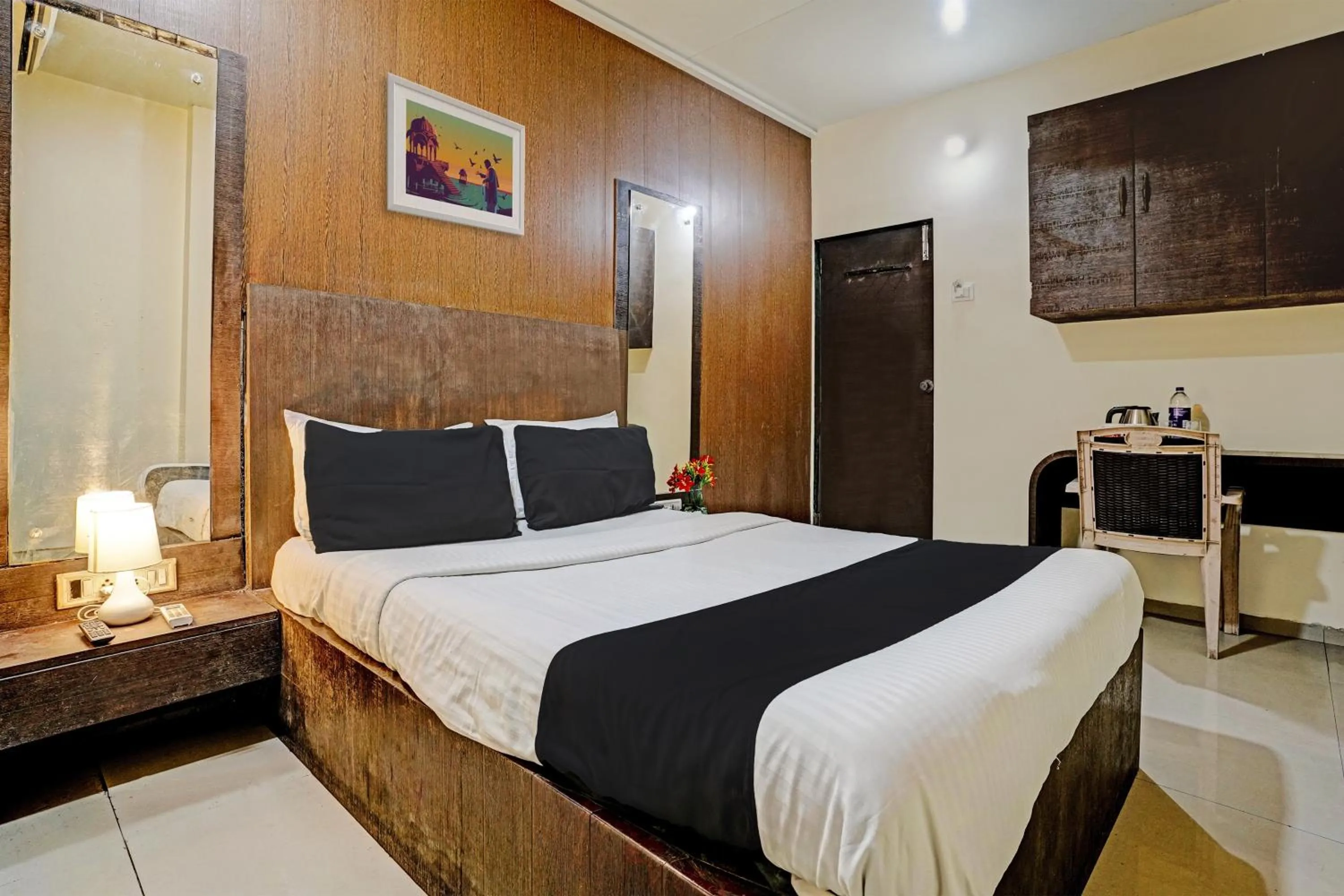 Bedroom in Hotel O Lotus Residency Near Anand Nagar Metro Station