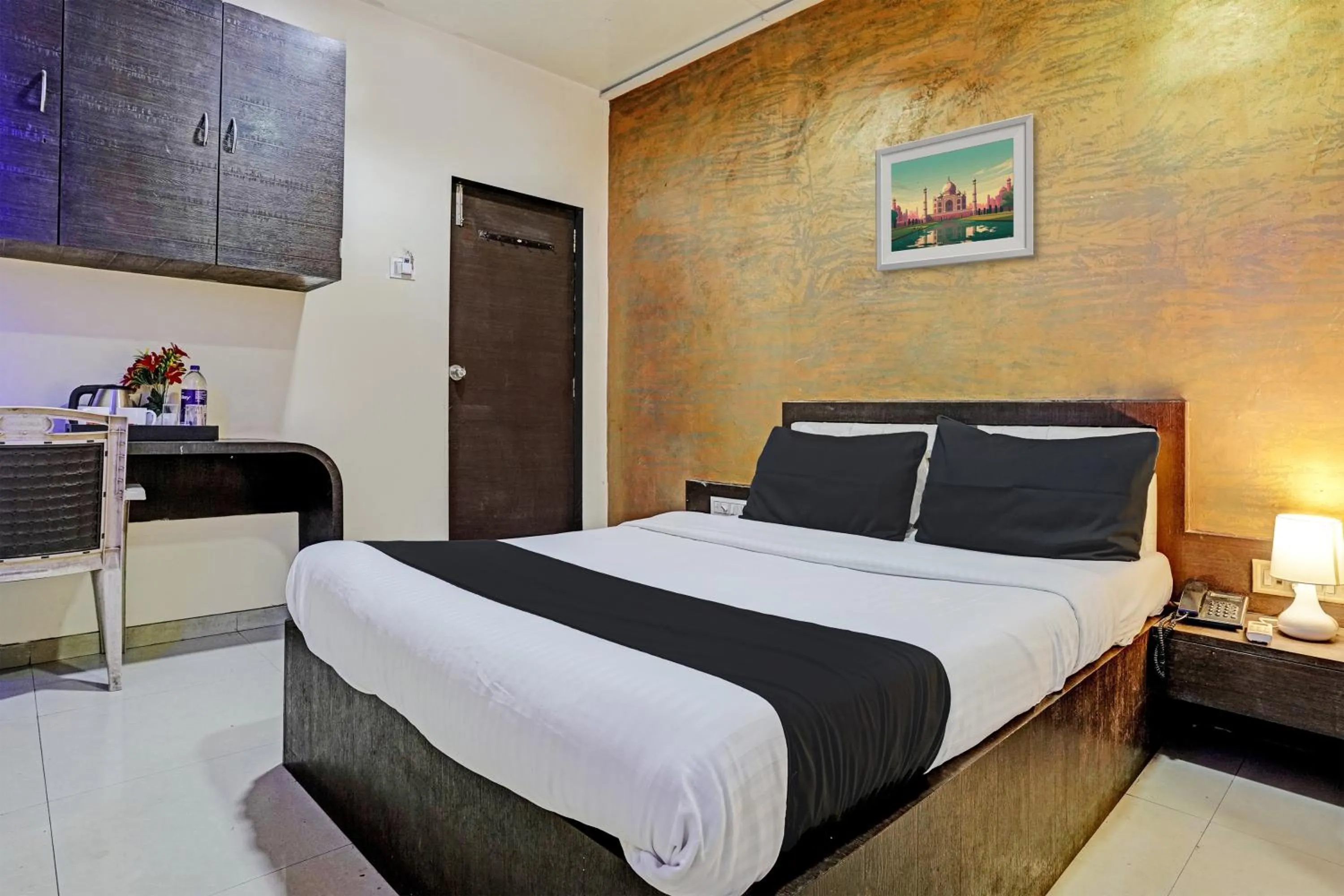 Bedroom in Hotel O Lotus Residency Near Anand Nagar Metro Station