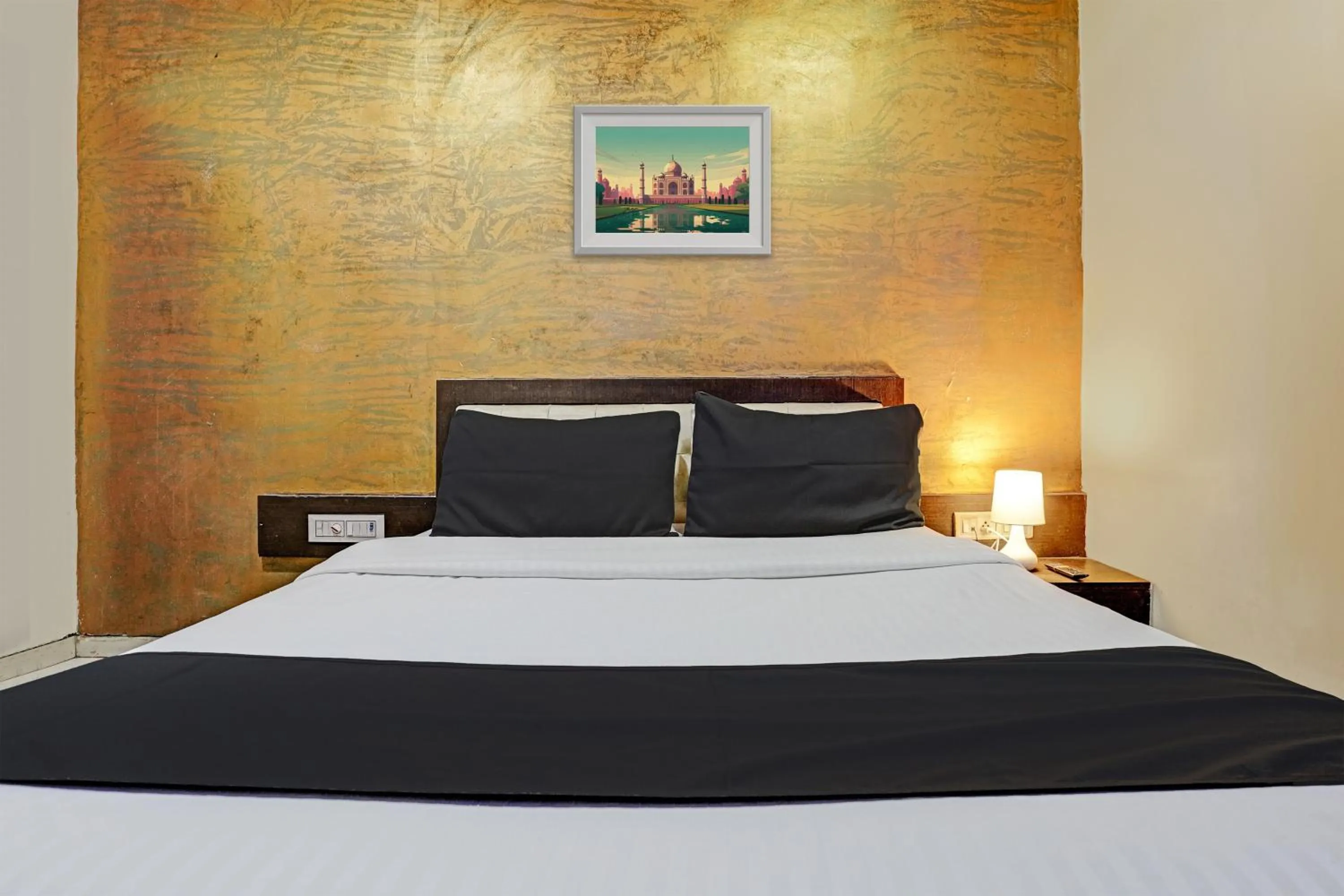 Bedroom in Hotel O Lotus Residency Near Anand Nagar Metro Station