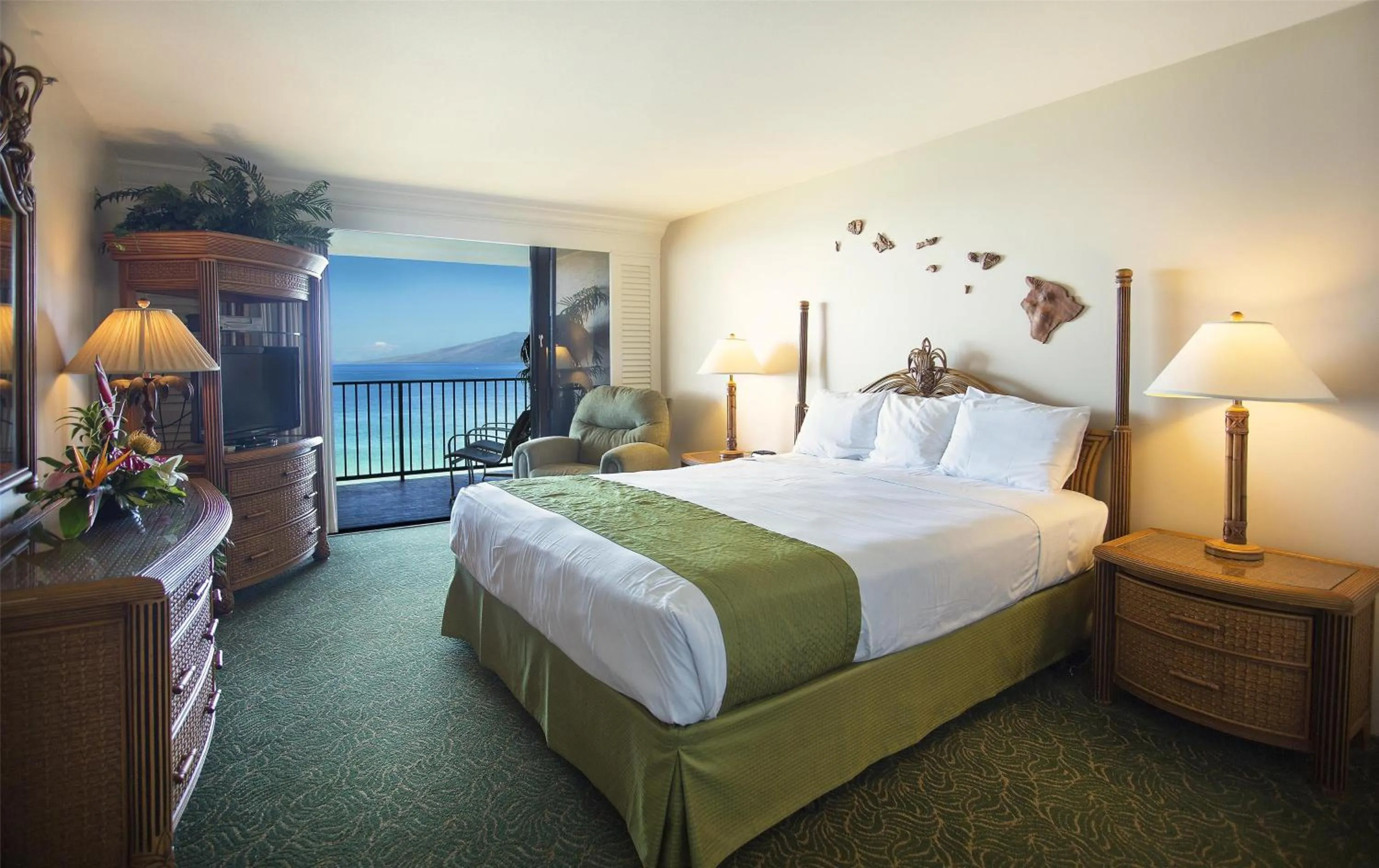 Photo of the whole room, Bed in Aston Kaanapali Shores