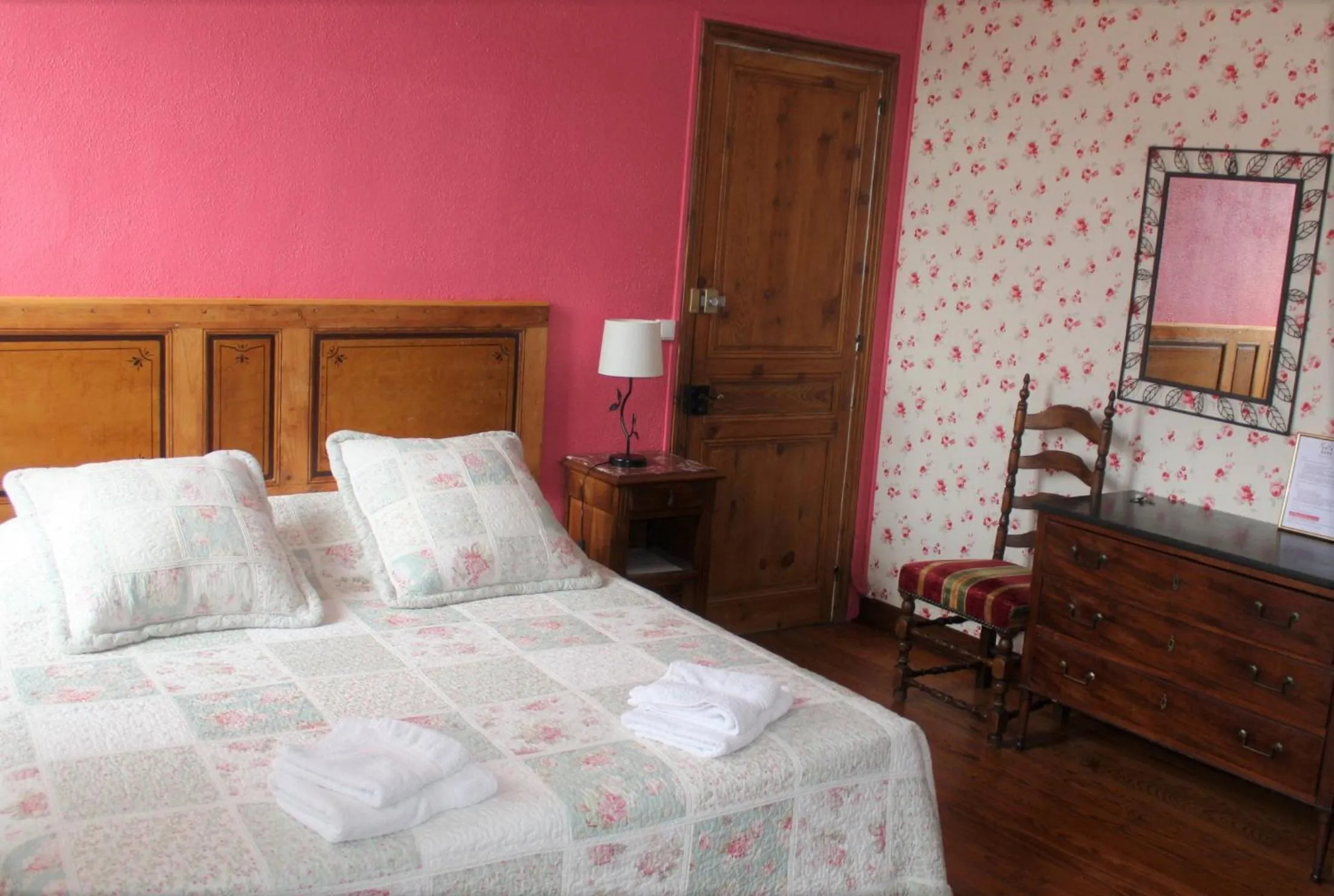 Small Double Room - single occupancy in Maison Prades Chambre d'Hôtes