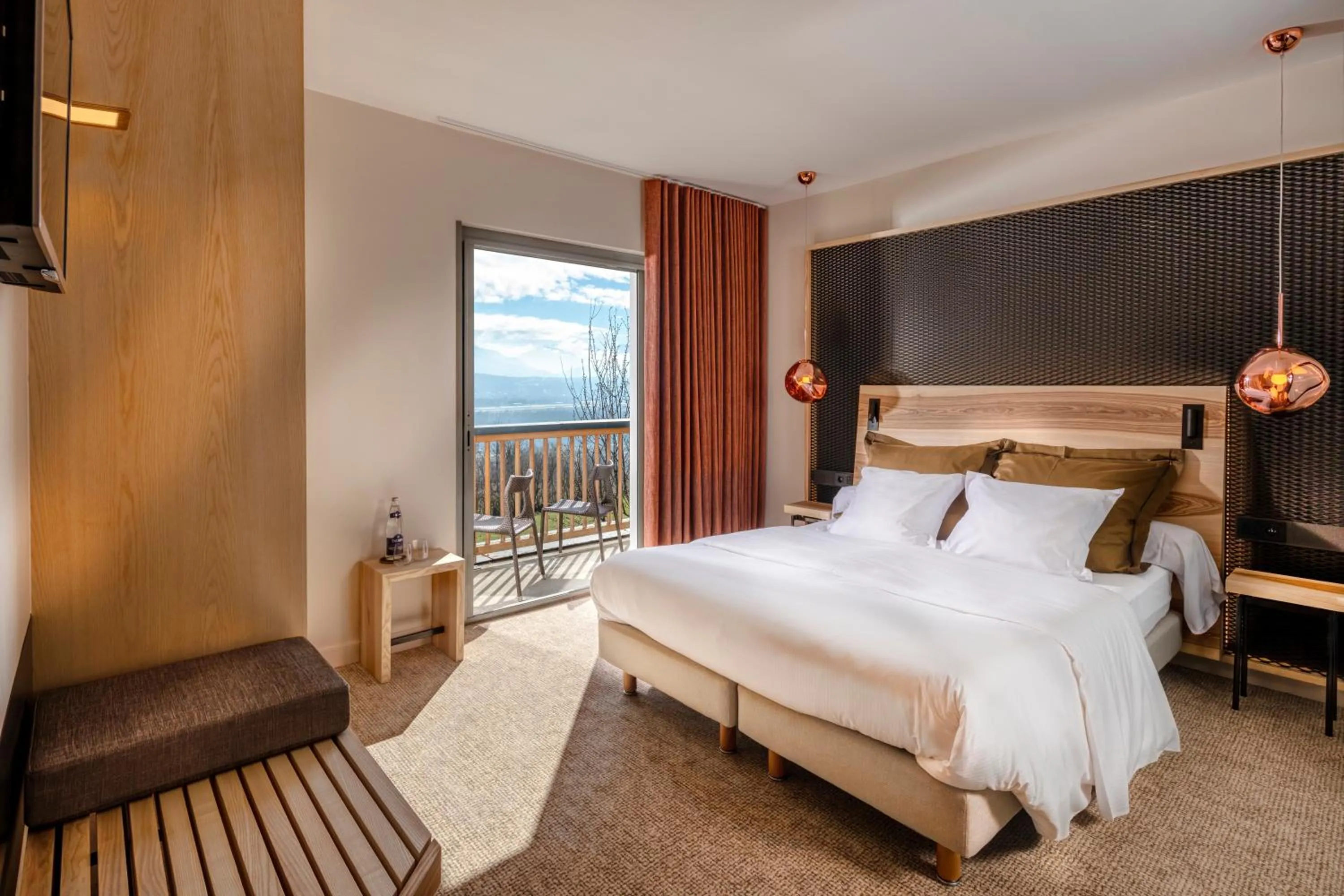 Photo of the whole room, Bed in Atmospheres