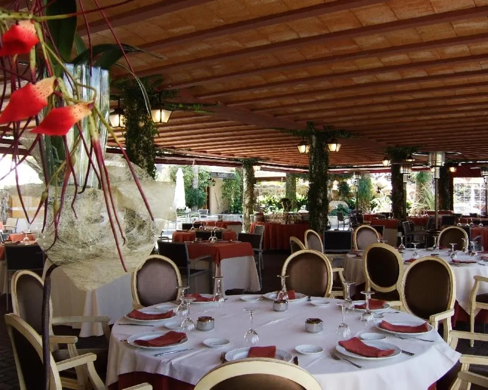 Restaurant/places to eat in Casa Quiquet