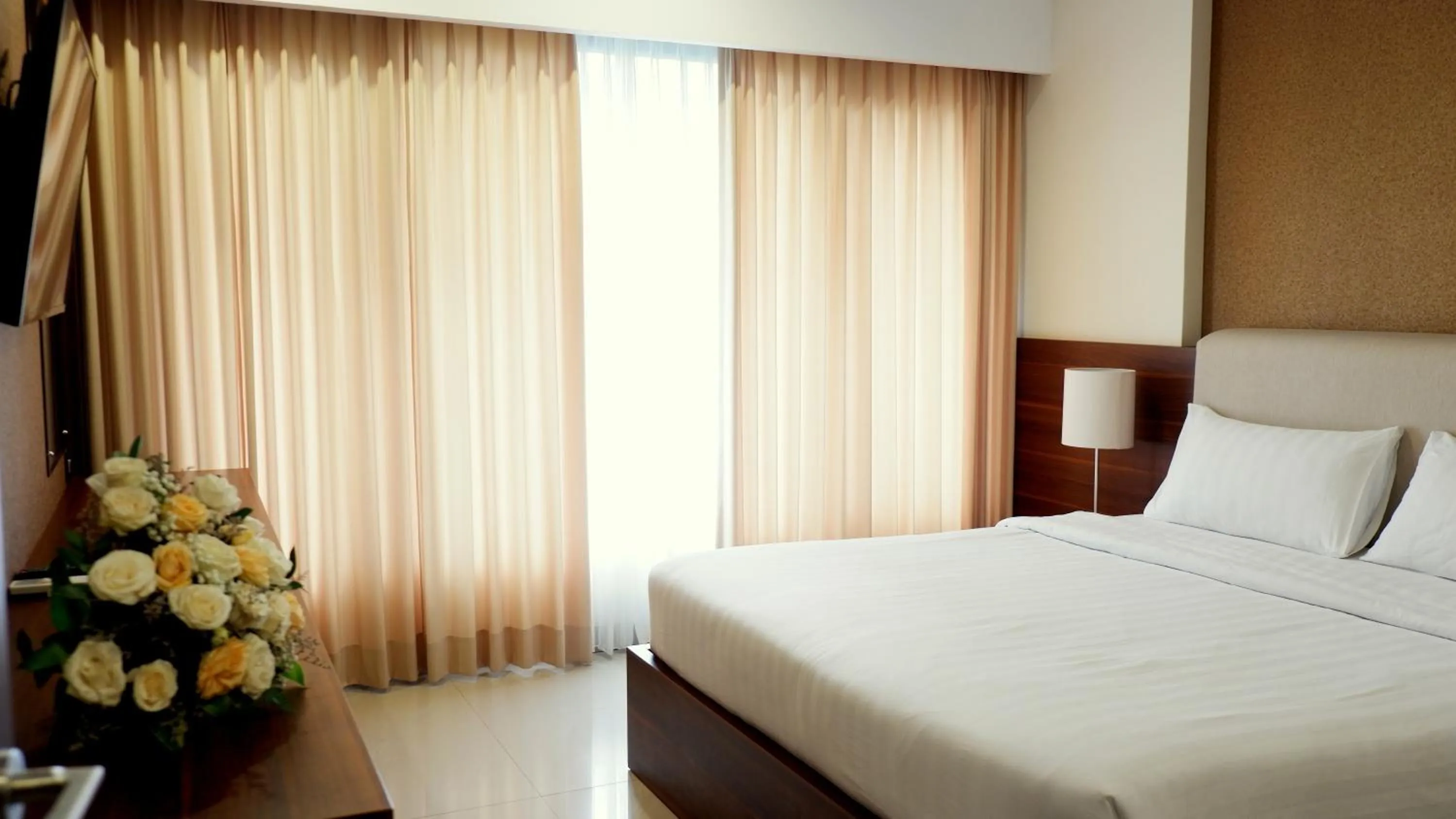 Bedroom, Bed in Arena Living