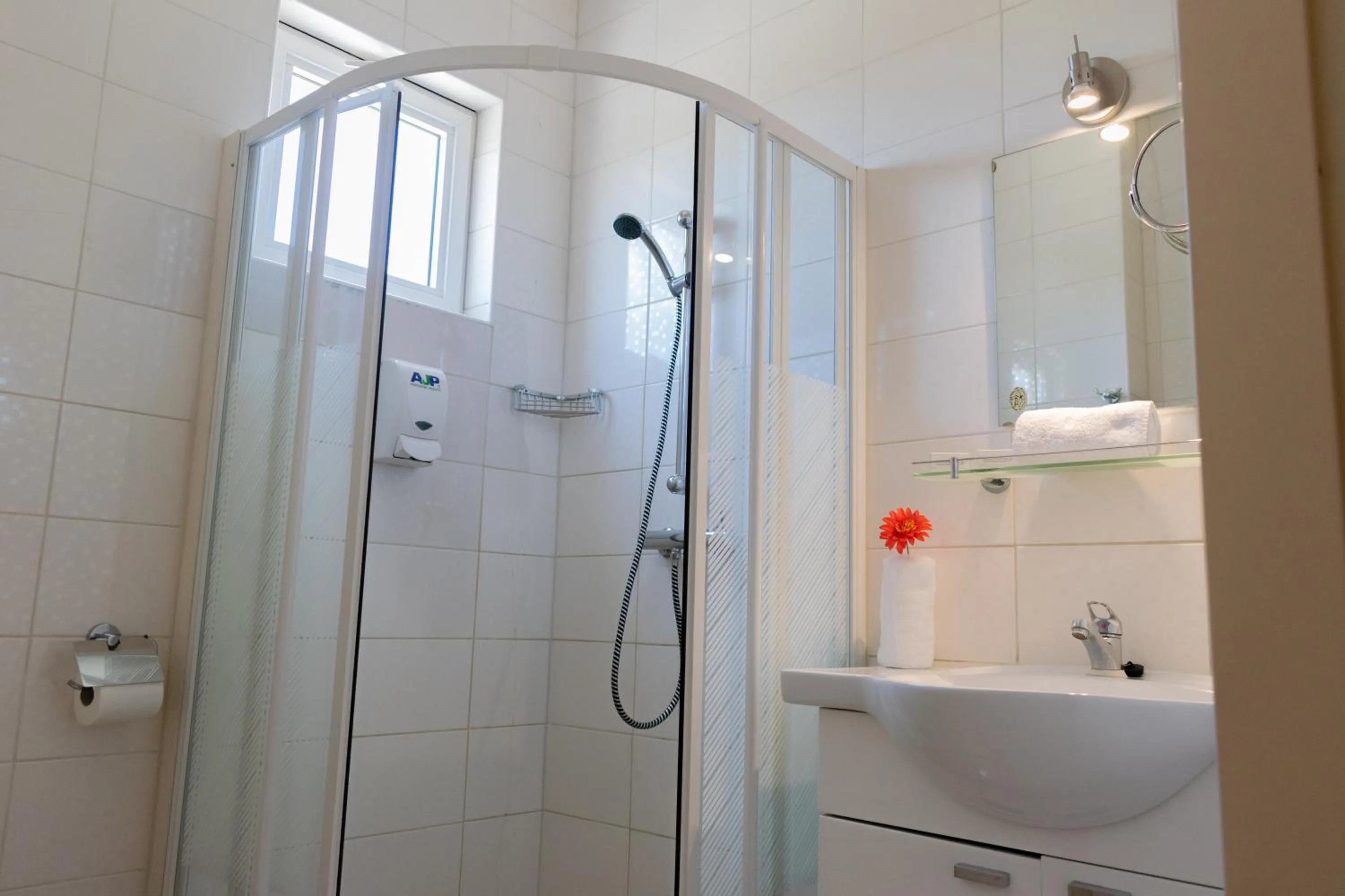 Bathroom in Central Hotel Bonaire