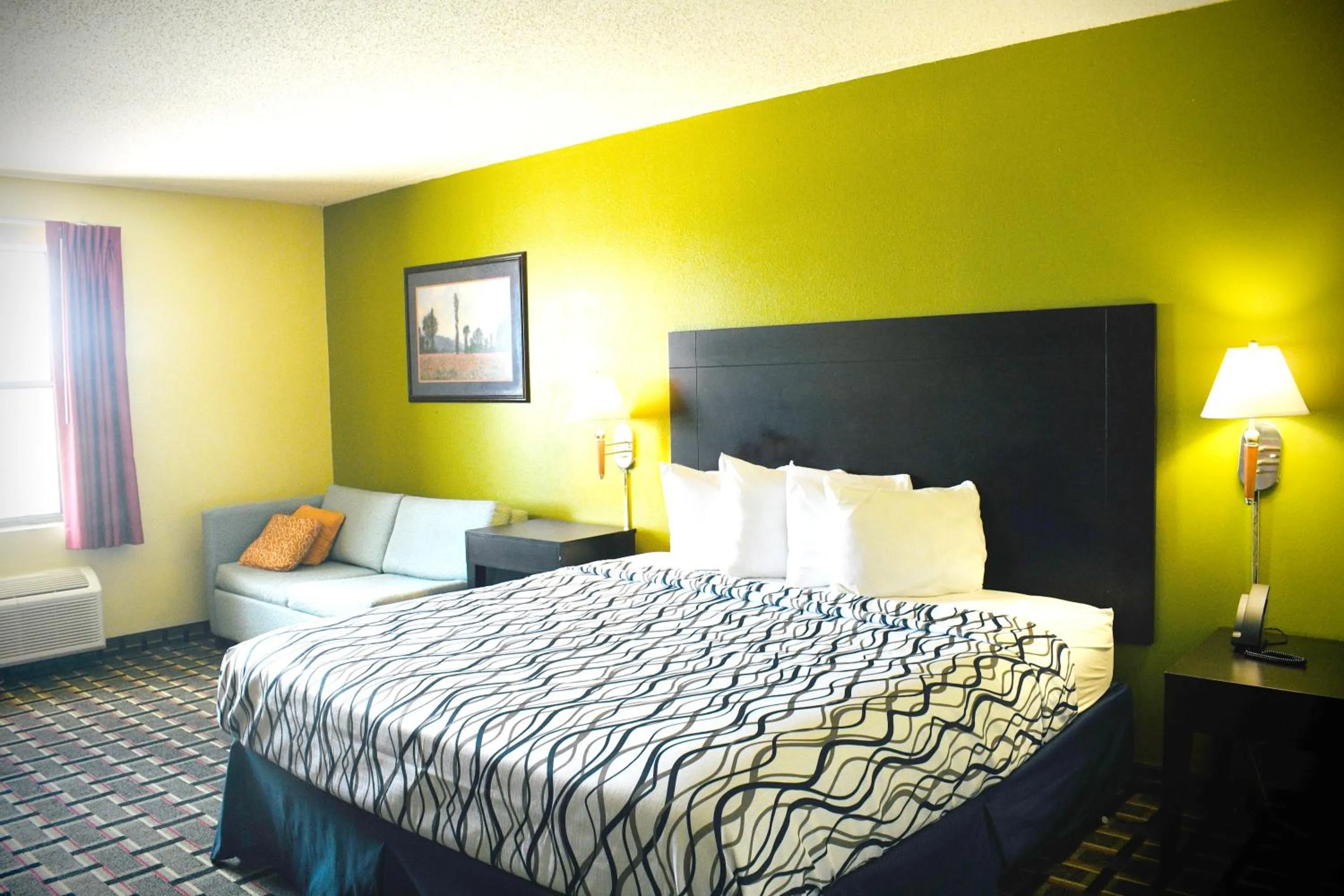 Bed in Days Inn by Wyndham Park City Kansas