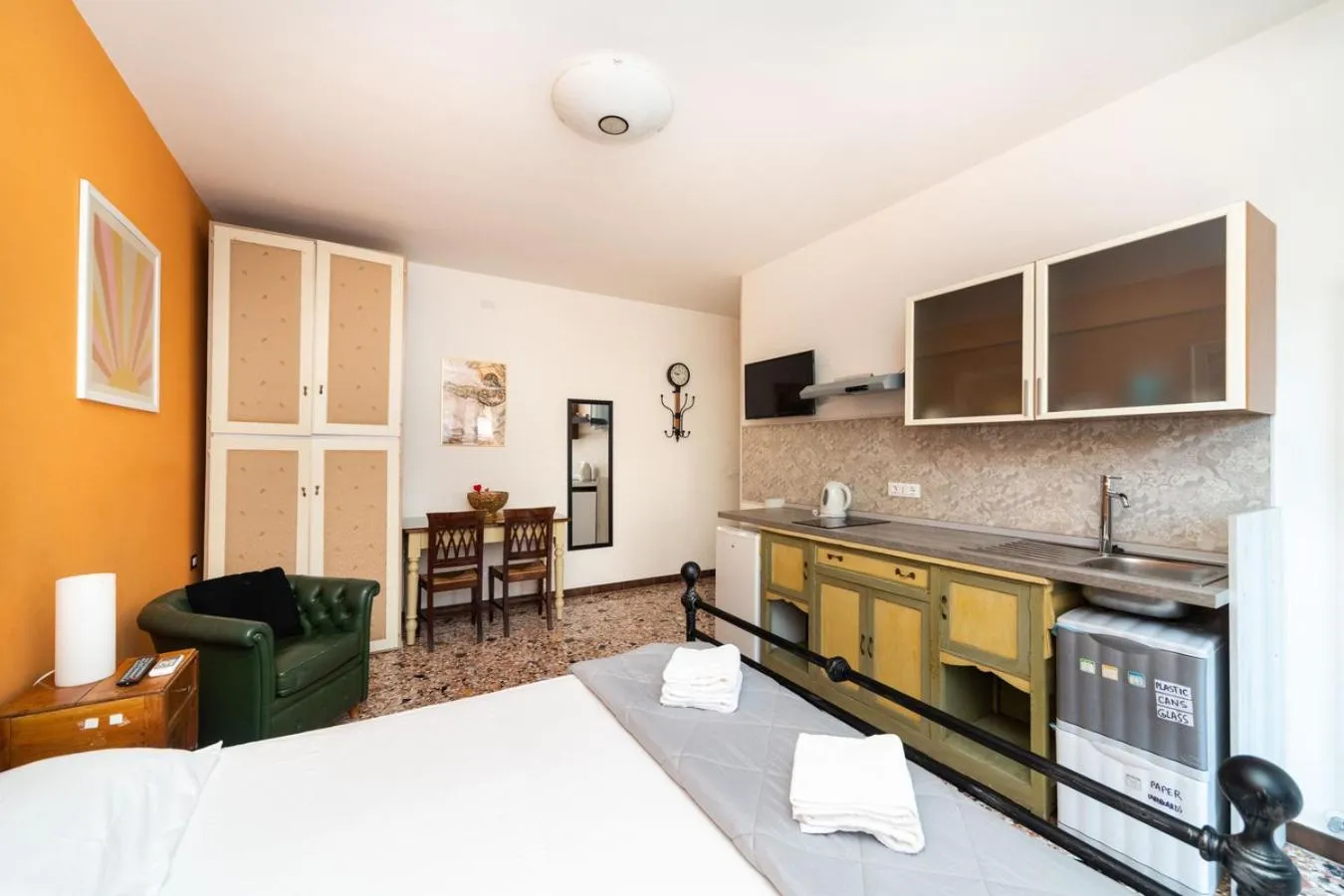 Kitchen or kitchenette in Monti Guesthouse