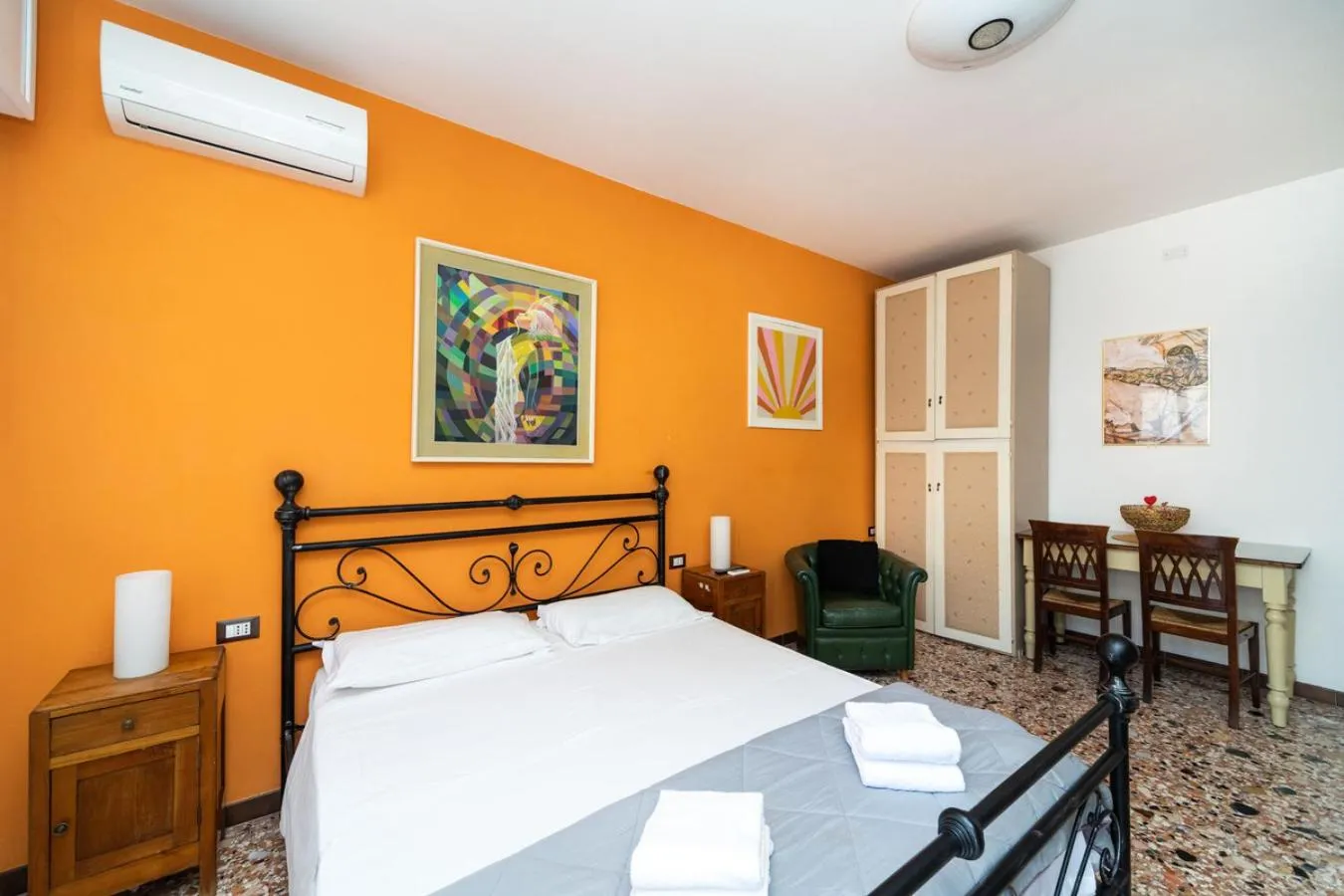 Bedroom, Bed in Monti Guesthouse