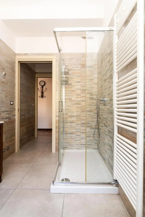 Shower in Monti Guesthouse