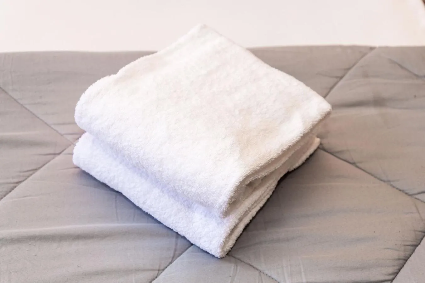 towels, Bed in Monti Guesthouse