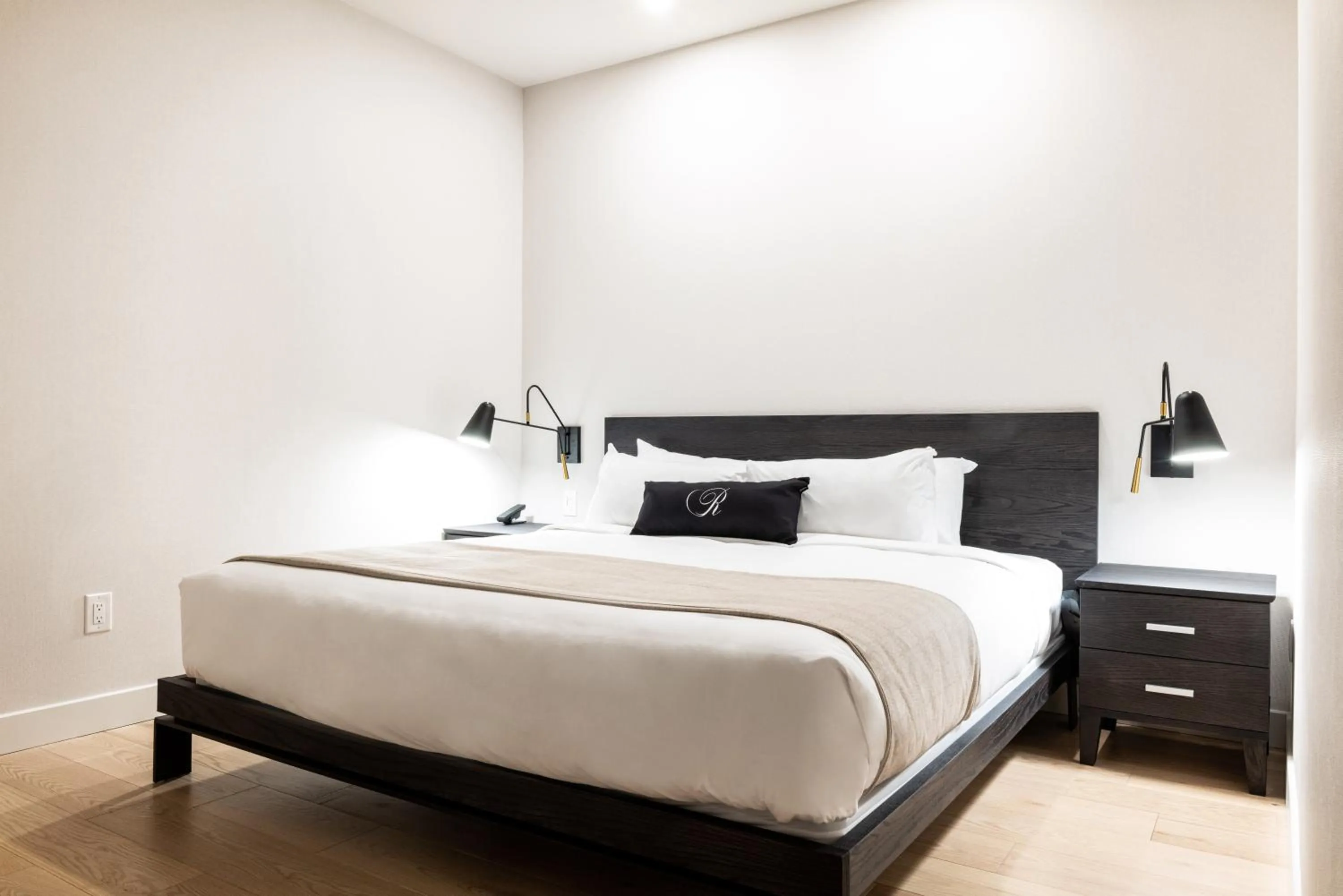 Bed in Ripplecove Hotel & Spa