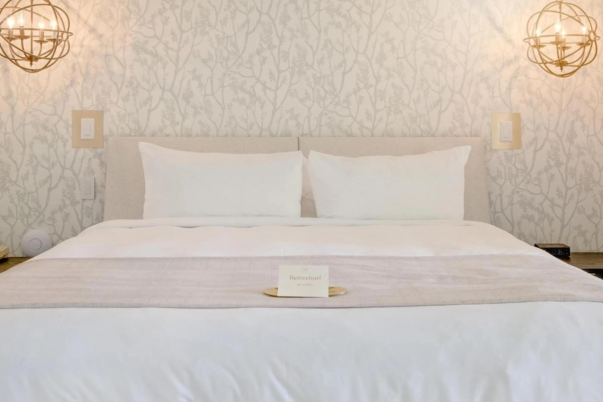 Bed in Ripplecove Hotel & Spa