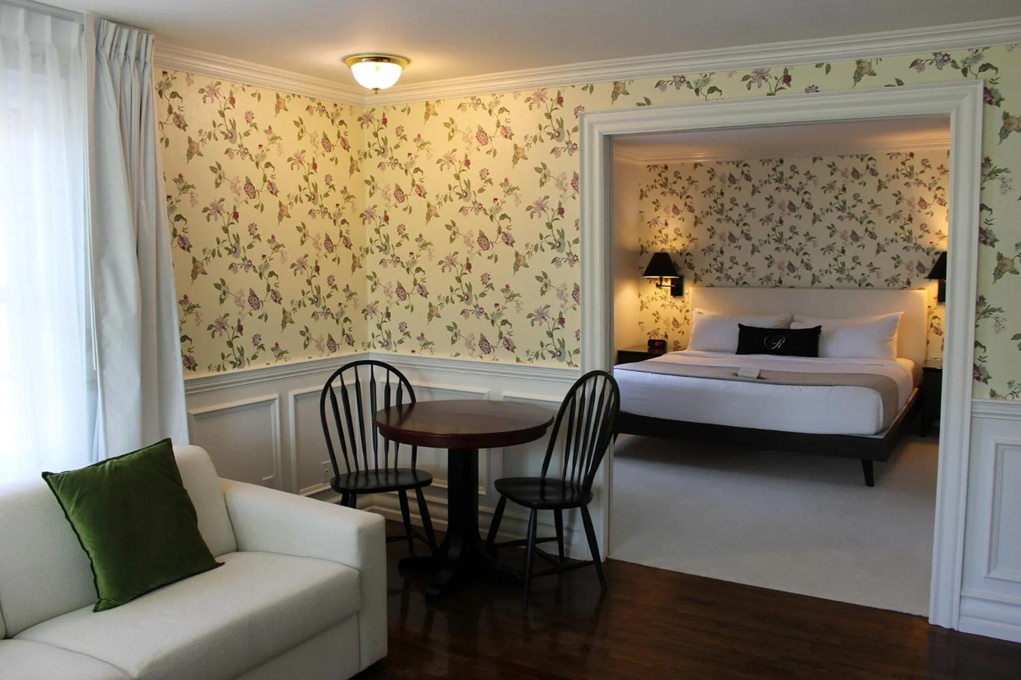 Photo of the whole room, Bed in Ripplecove Hotel & Spa