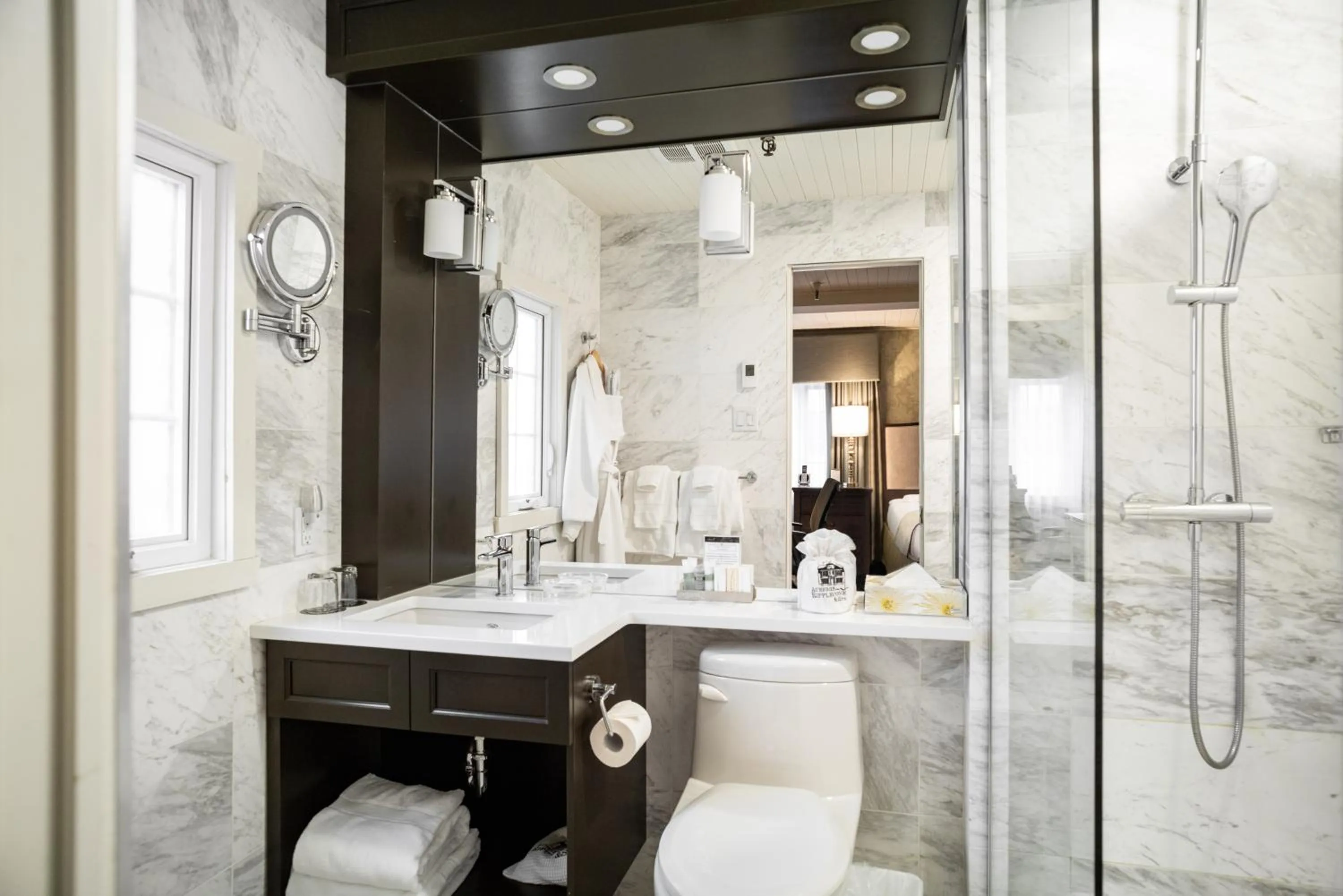 Bathroom in Ripplecove Hotel & Spa