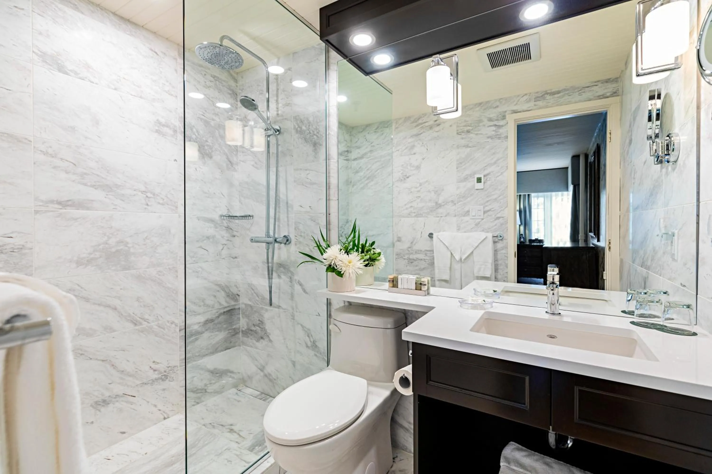 Shower in Ripplecove Hotel & Spa