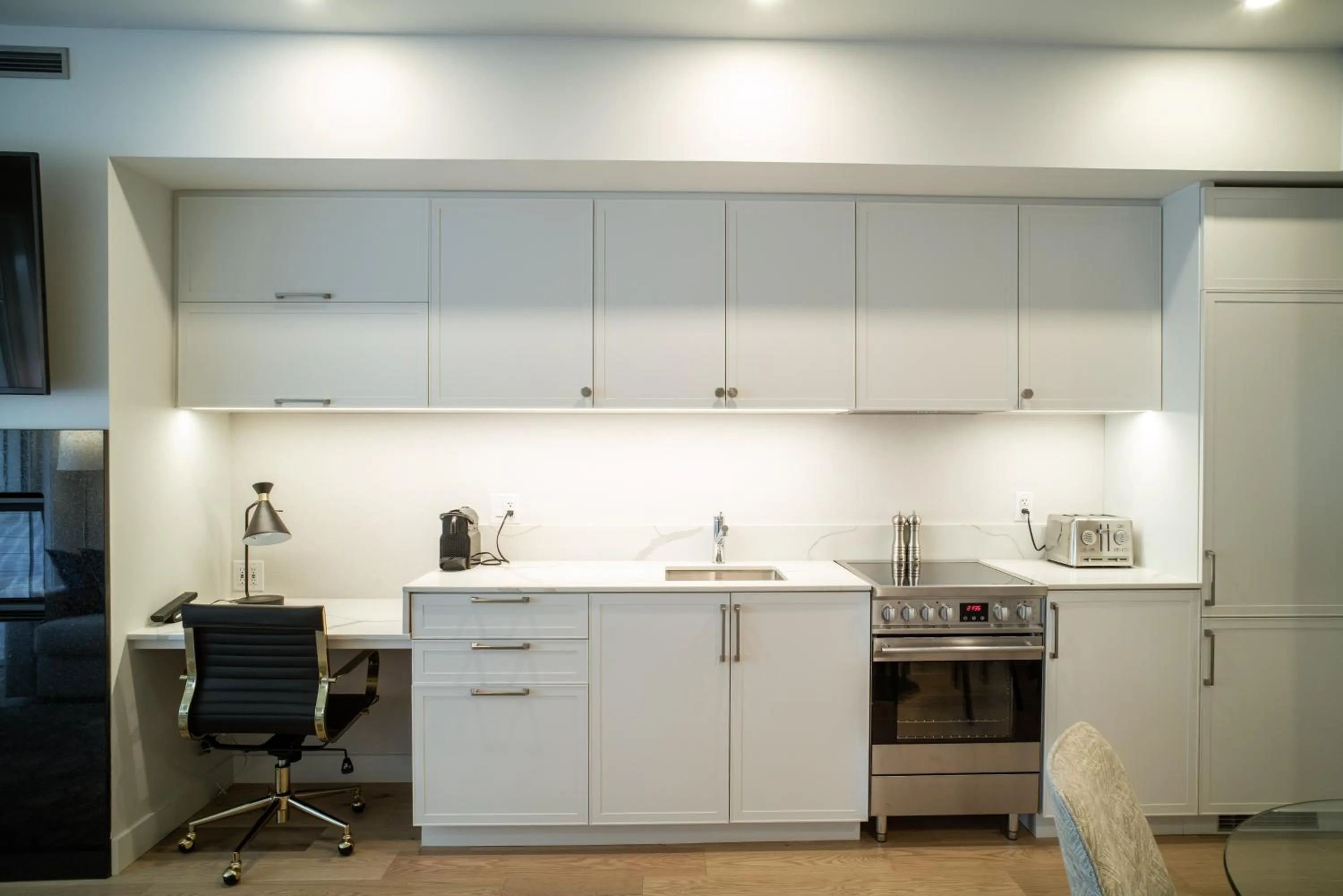 Kitchen or kitchenette in Ripplecove Hotel & Spa