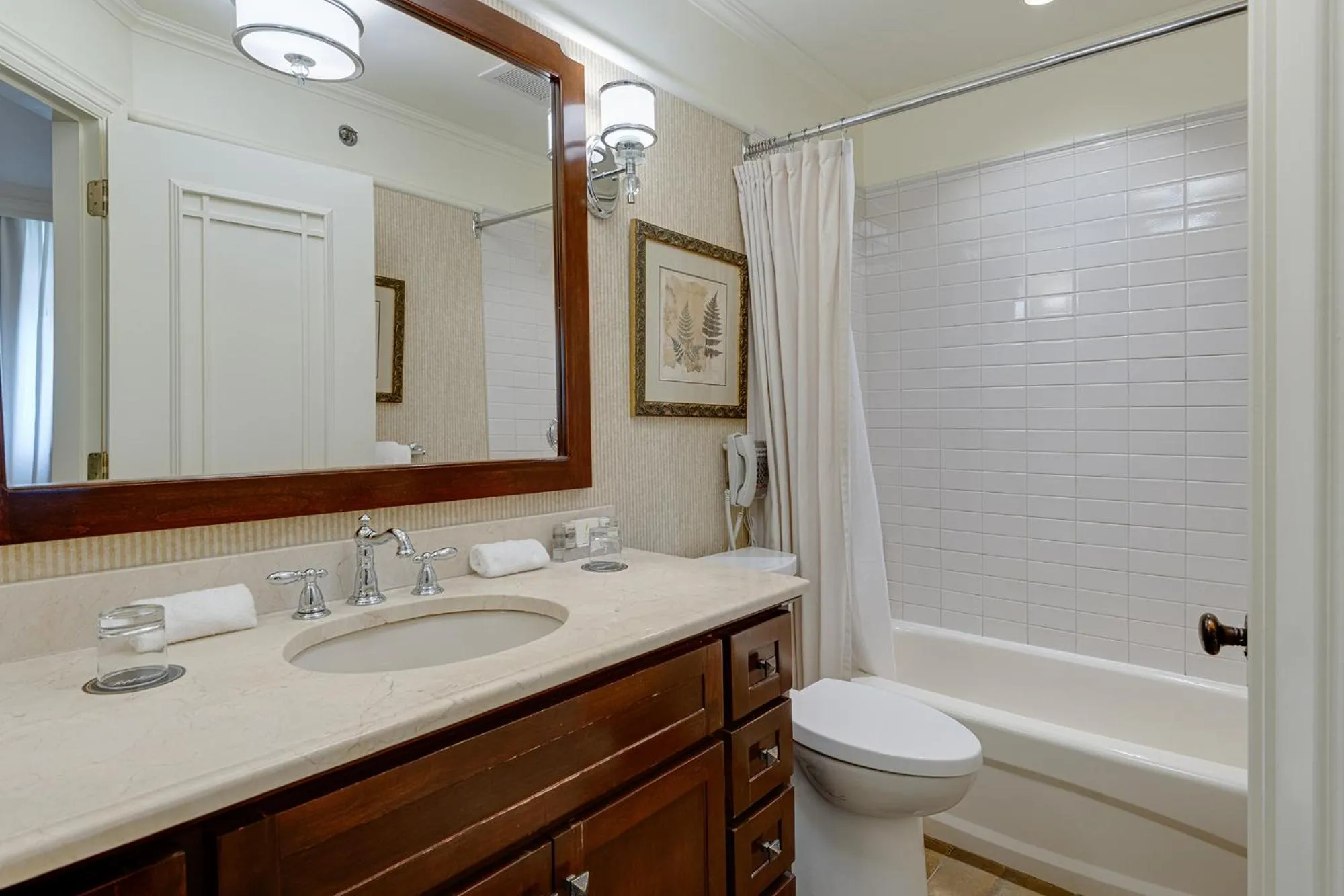 Bathroom in Ripplecove Hotel & Spa
